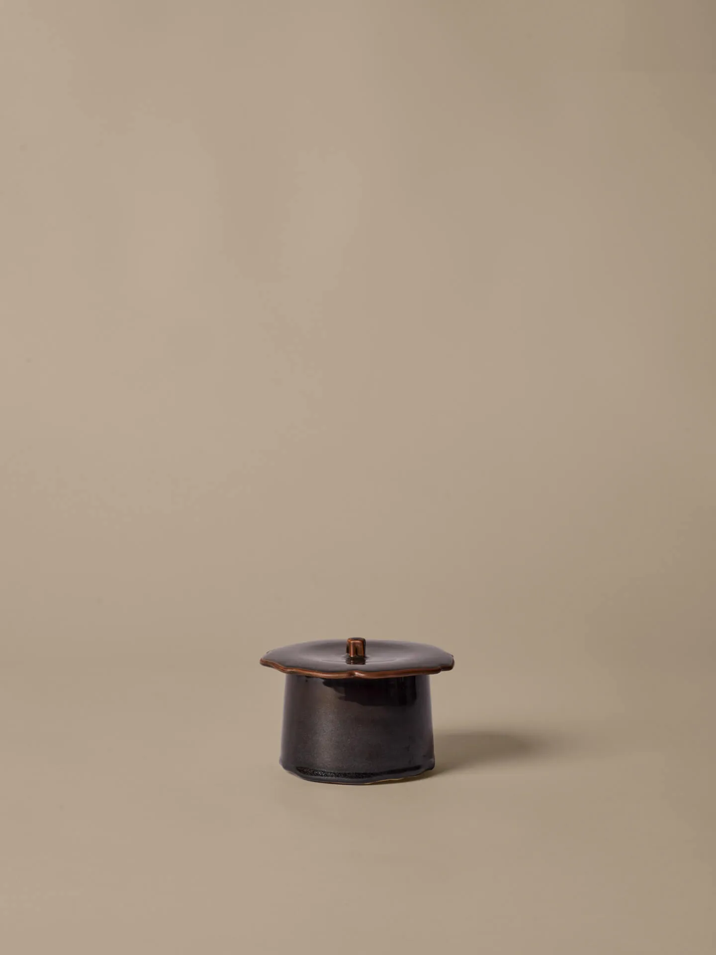 Marnen pot met deksel, Carob brown, Ø11x9 cm Ferm Living