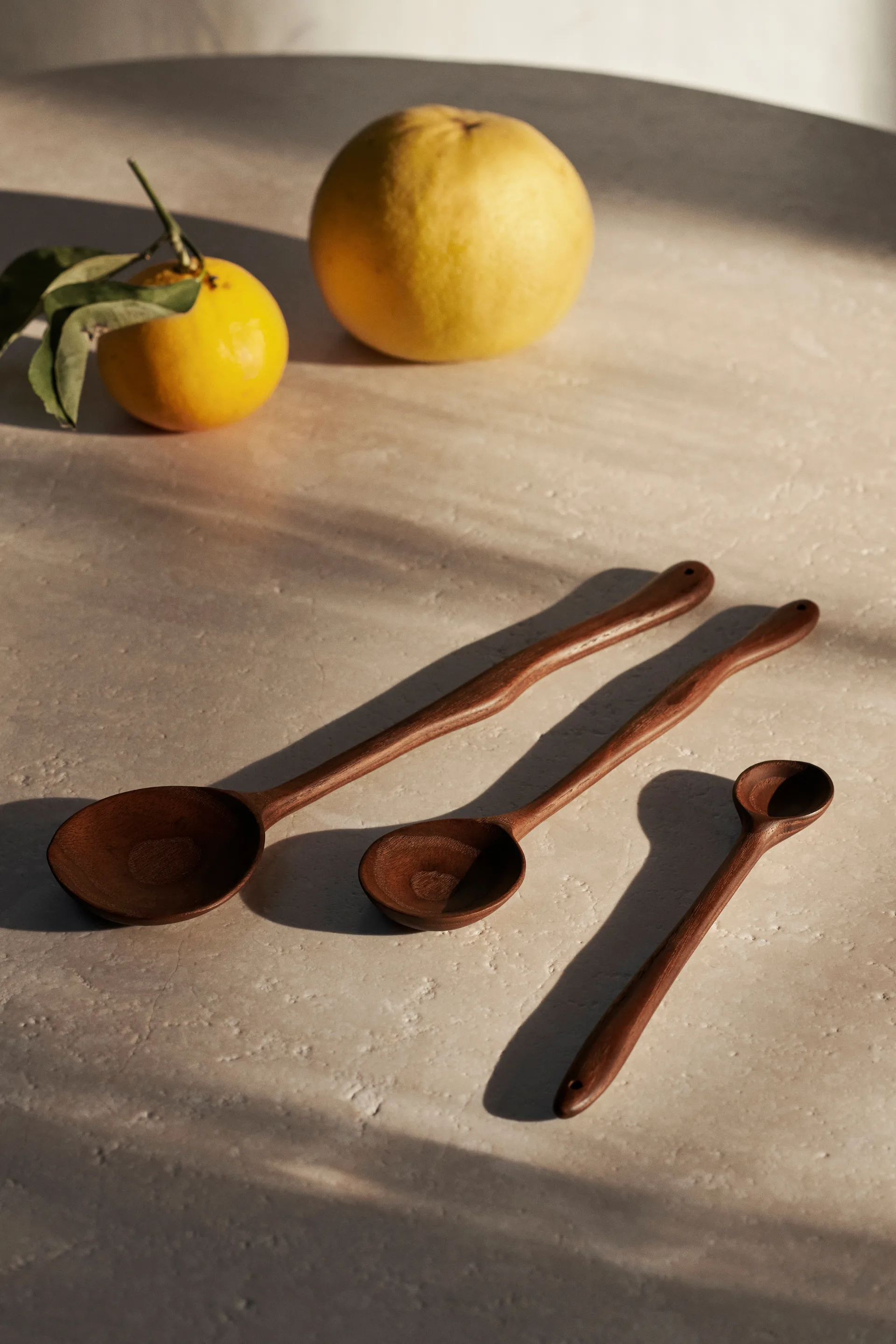 Meander lepel essenhout, 20 cm Ferm Living