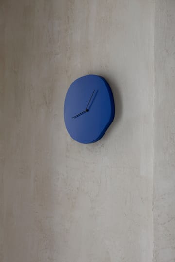 Melt wandklok 28x33 cm - Blue - Ferm Living