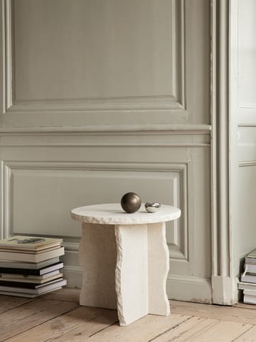 Mineral Sculptural tafel Ø52 cm - Bianco Curia - Ferm Living