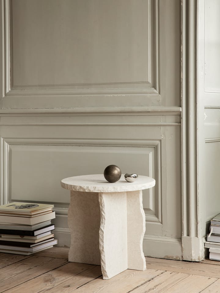 Mineral Sculptural tafel Ø52 cm, Bianco Curia Ferm Living