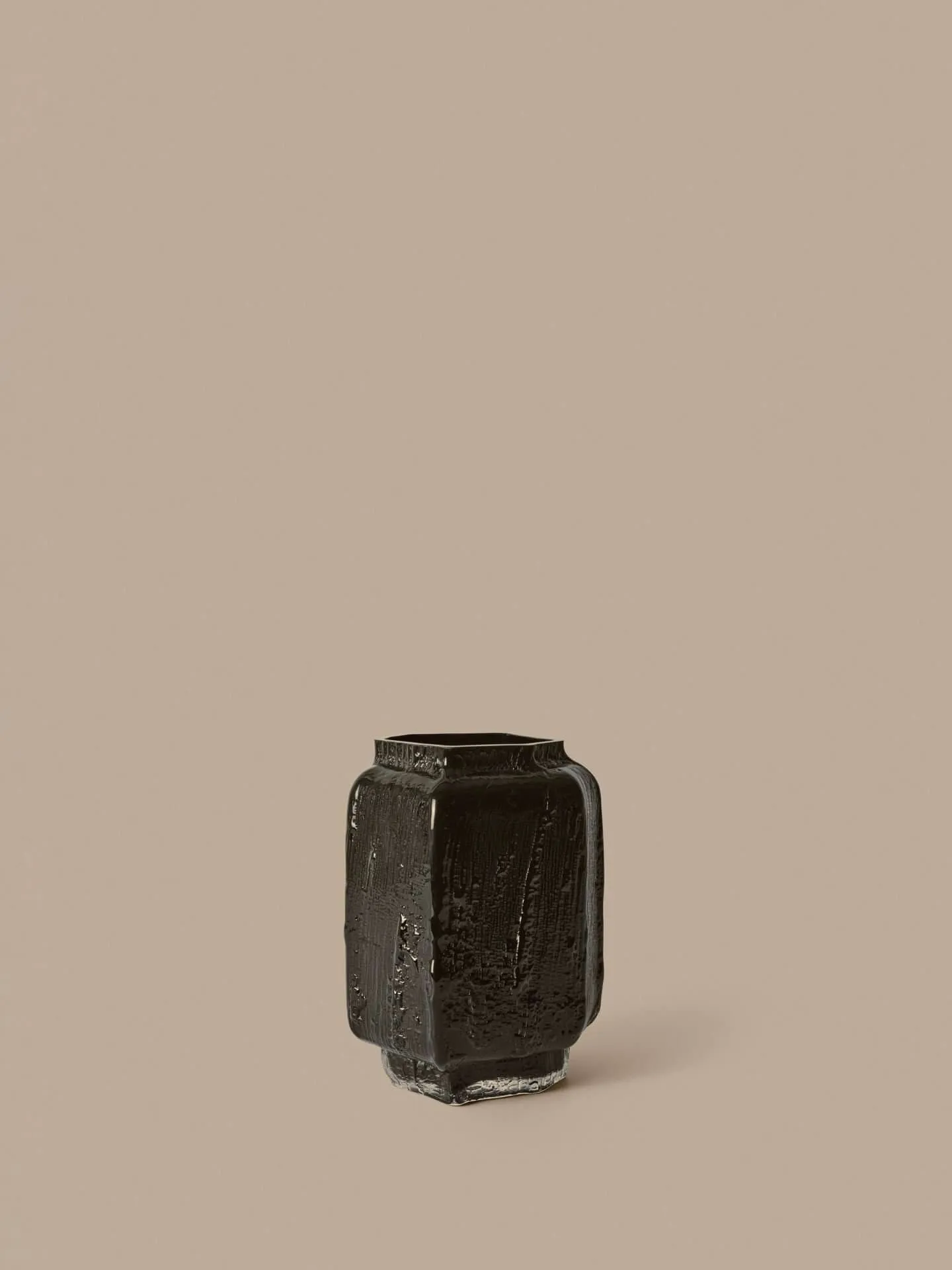 Mokuri vaas, Black, 25 cm Ferm Living