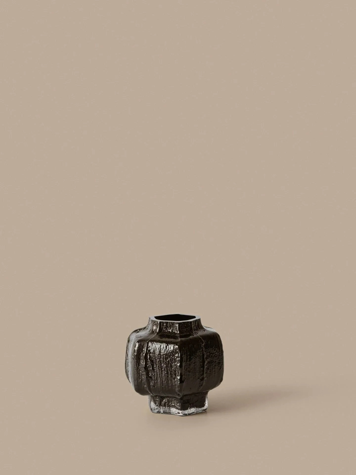 Mokuri vaas, Black, 30 cm Ferm Living