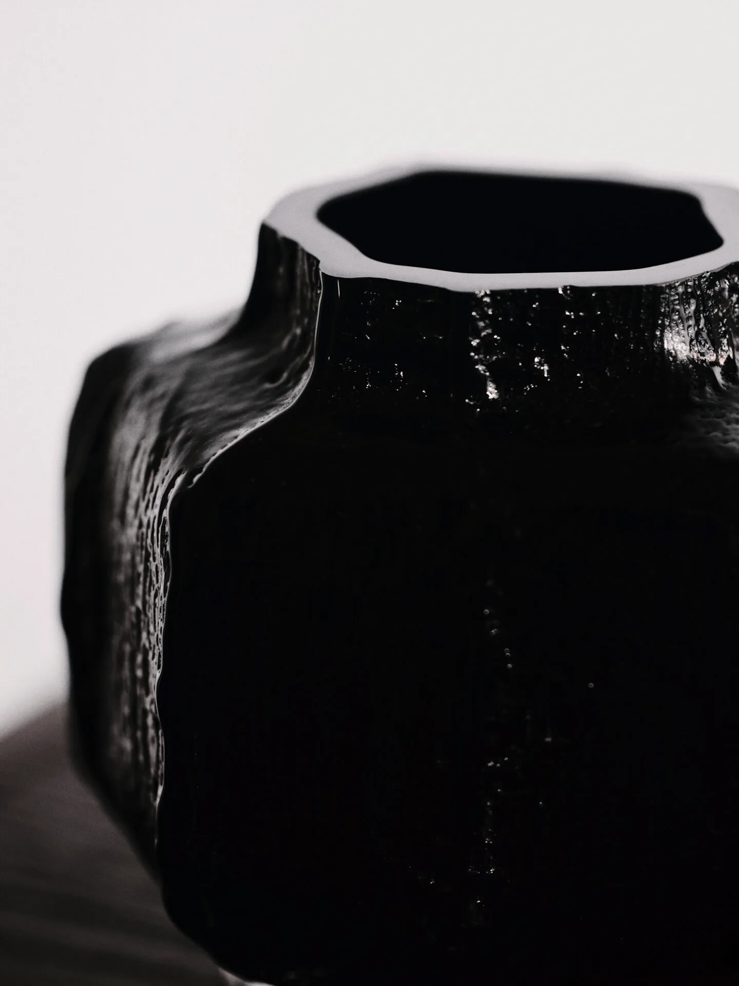 Mokuri vaas, Black, 30 cm Ferm Living
