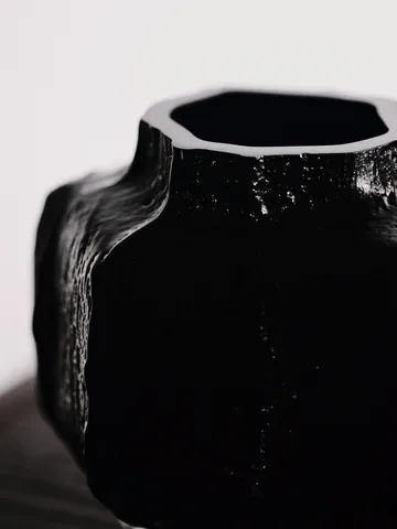 Mokuri vaas - Black, 30 cm - Ferm Living
