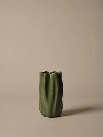 Nium vaas - Dark sage, 23 cm - Ferm Living