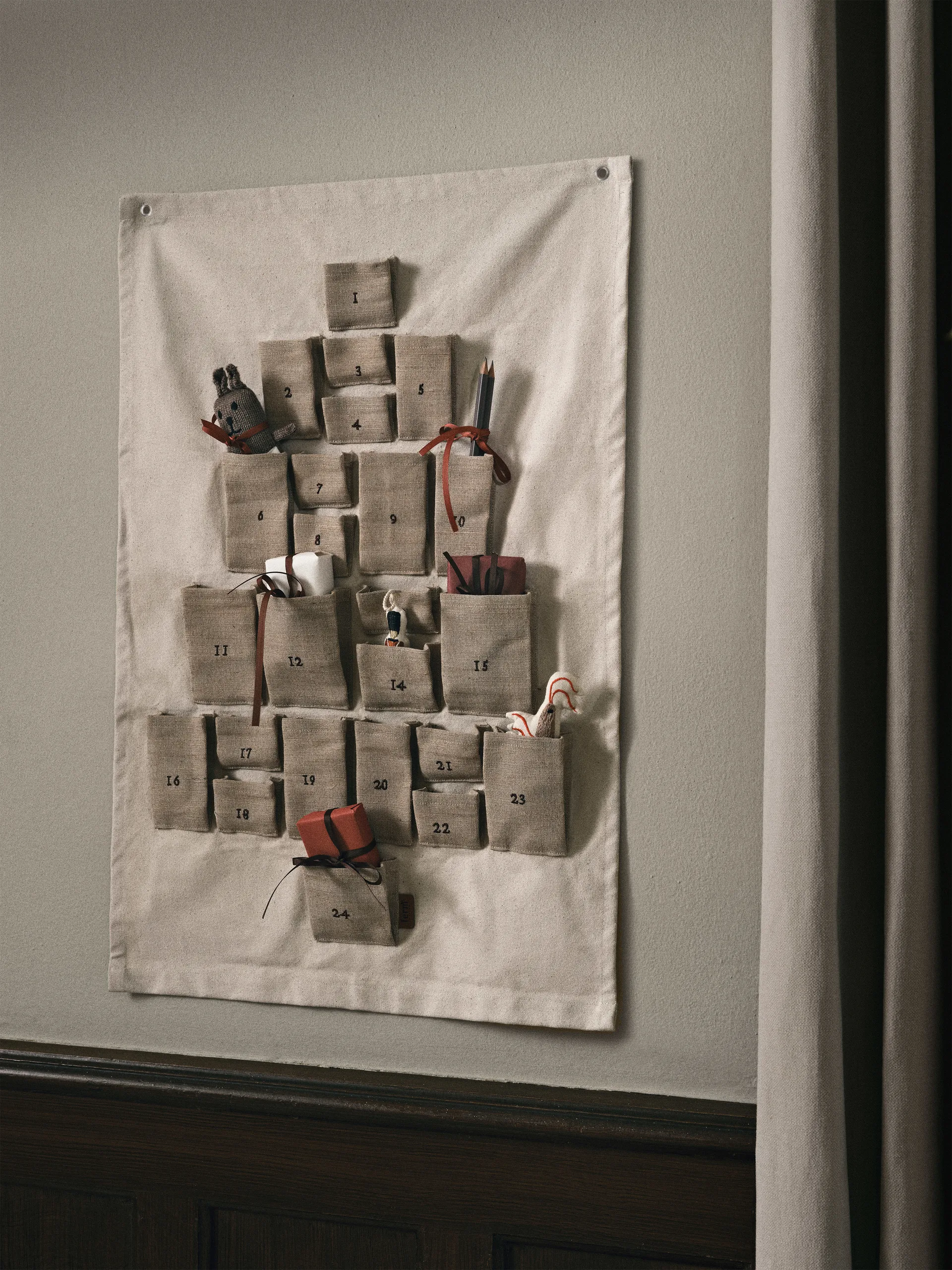 Pine adventskalender, Mini, 50x69 cm Ferm Living
