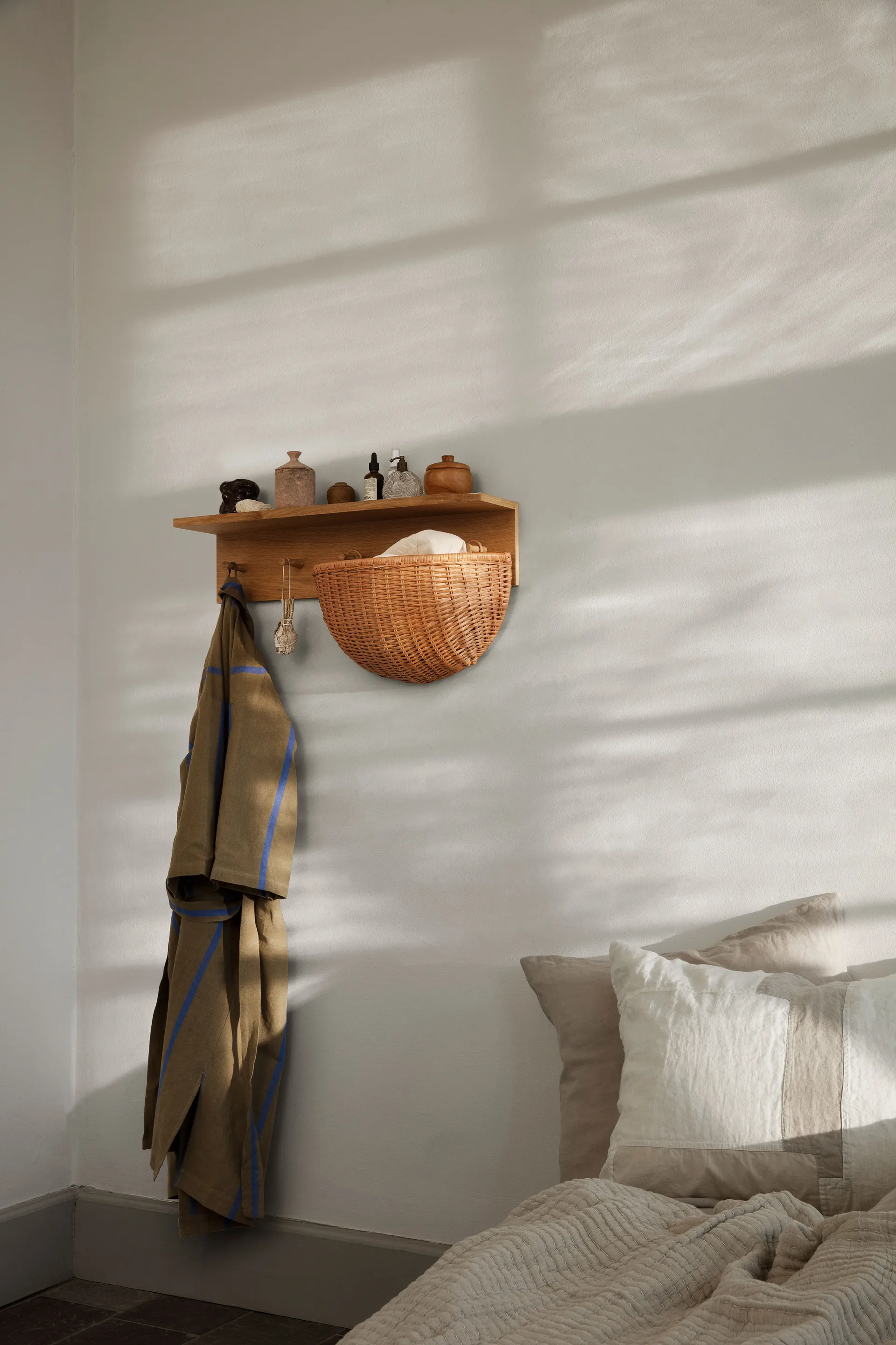Place Rack kapstokje met knoppen eiken, Medium Ferm Living