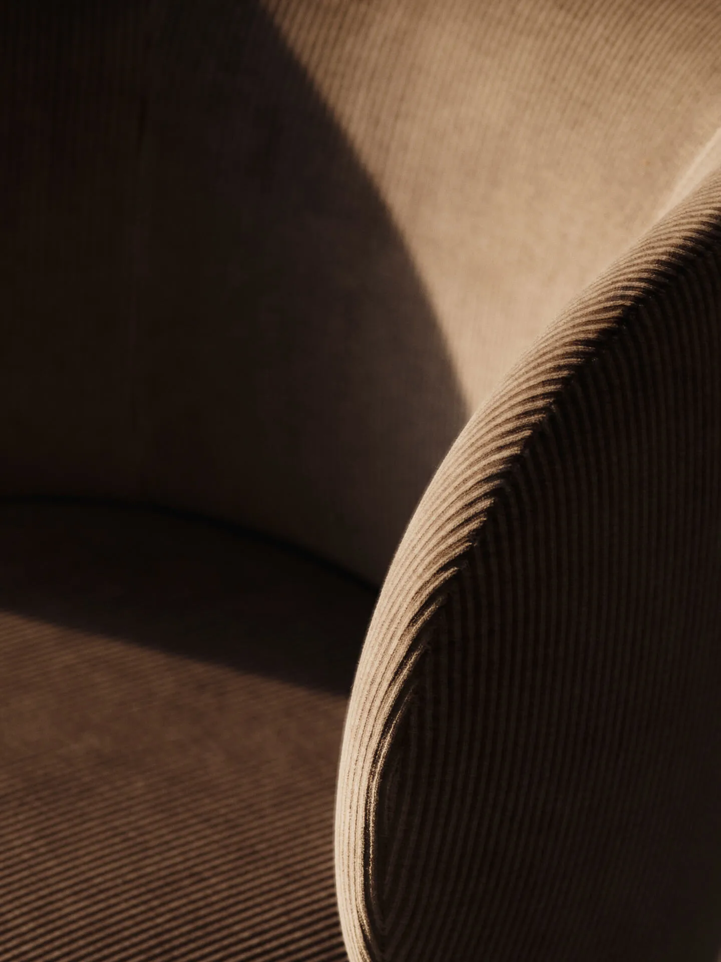 Rico eetkamerstoel op wielen Devoré Velvet, Flint Grey Ferm Living