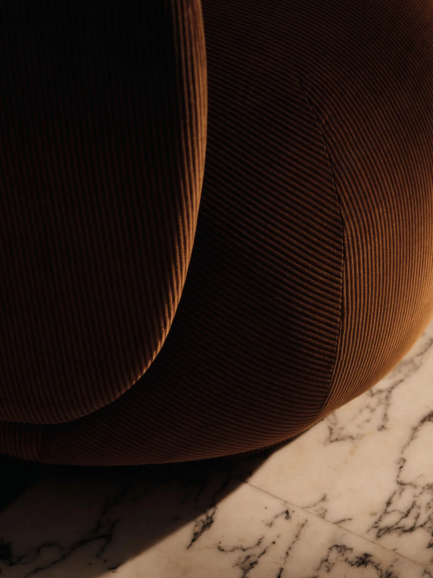 Rico lounge chair fauteuil, Devoré velvet-Rust Ferm Living