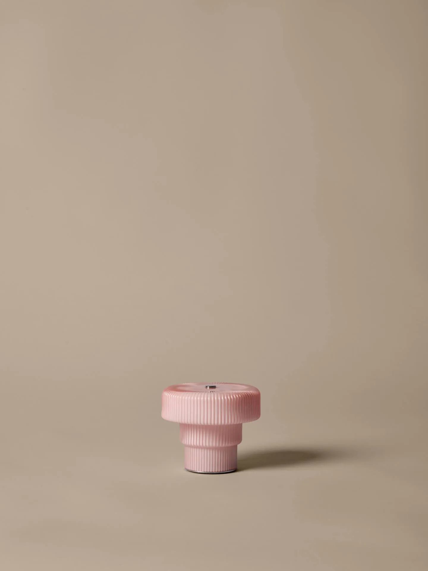 Ripple draagbare tafellamp, Zachtroze, 10 cm Ferm Living
