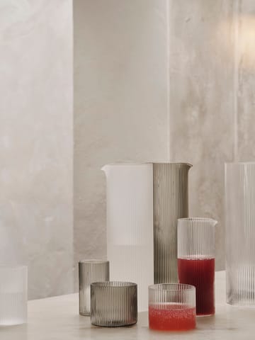 Ripple waterkaraf 1,12 L - Smoked grey - Ferm Living