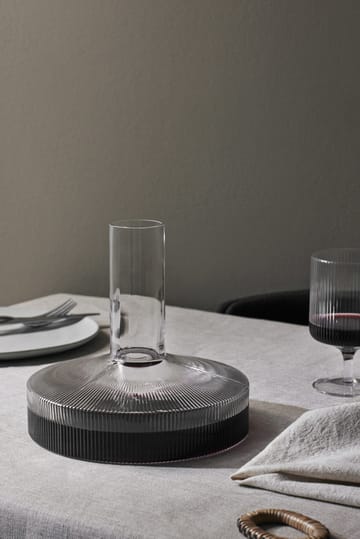 Ripple wijnkaraf - Gerookt Grijs - Ferm Living