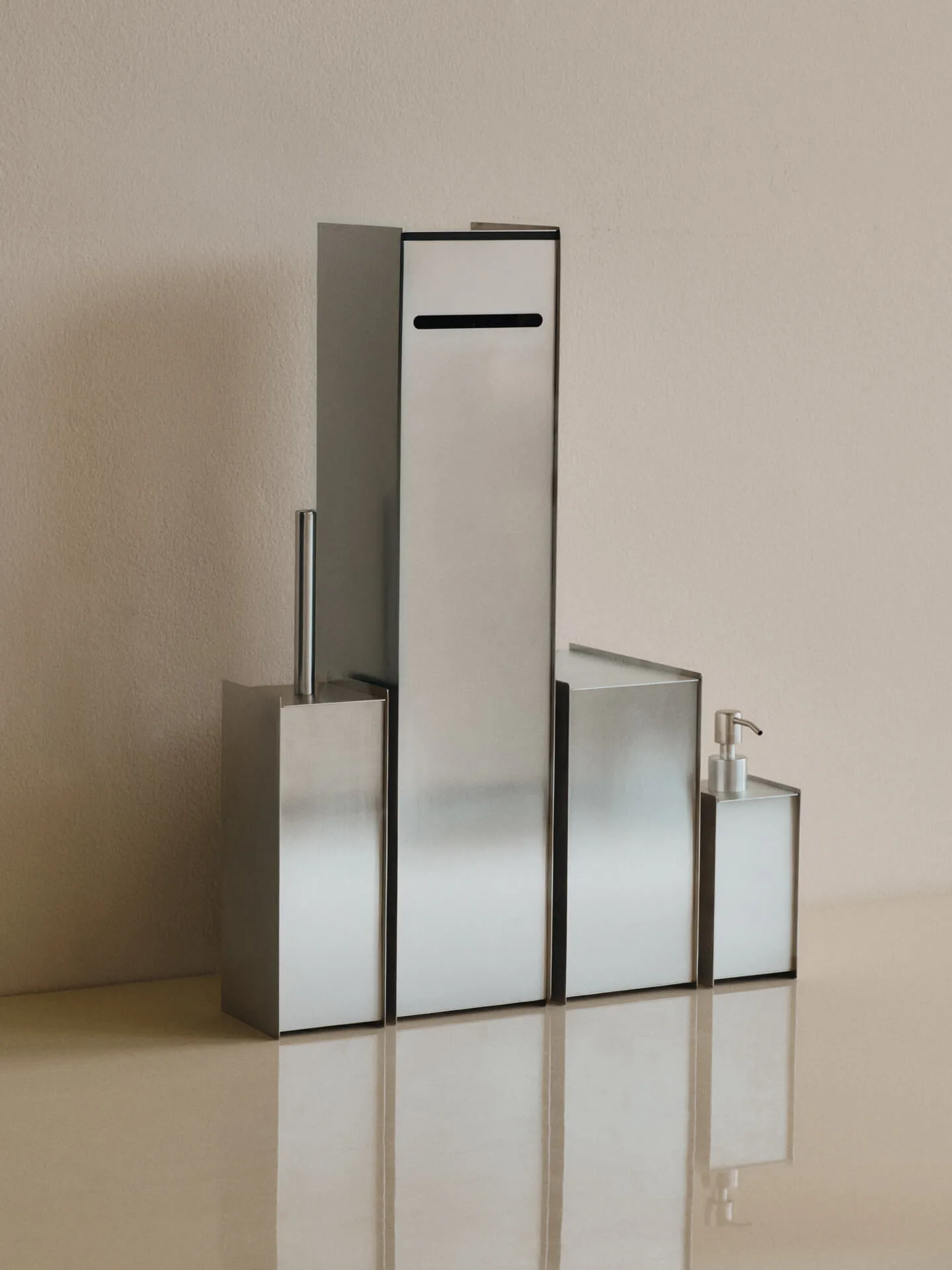 Sama toiletrolhouder, Brushed stainless steel Ferm Living