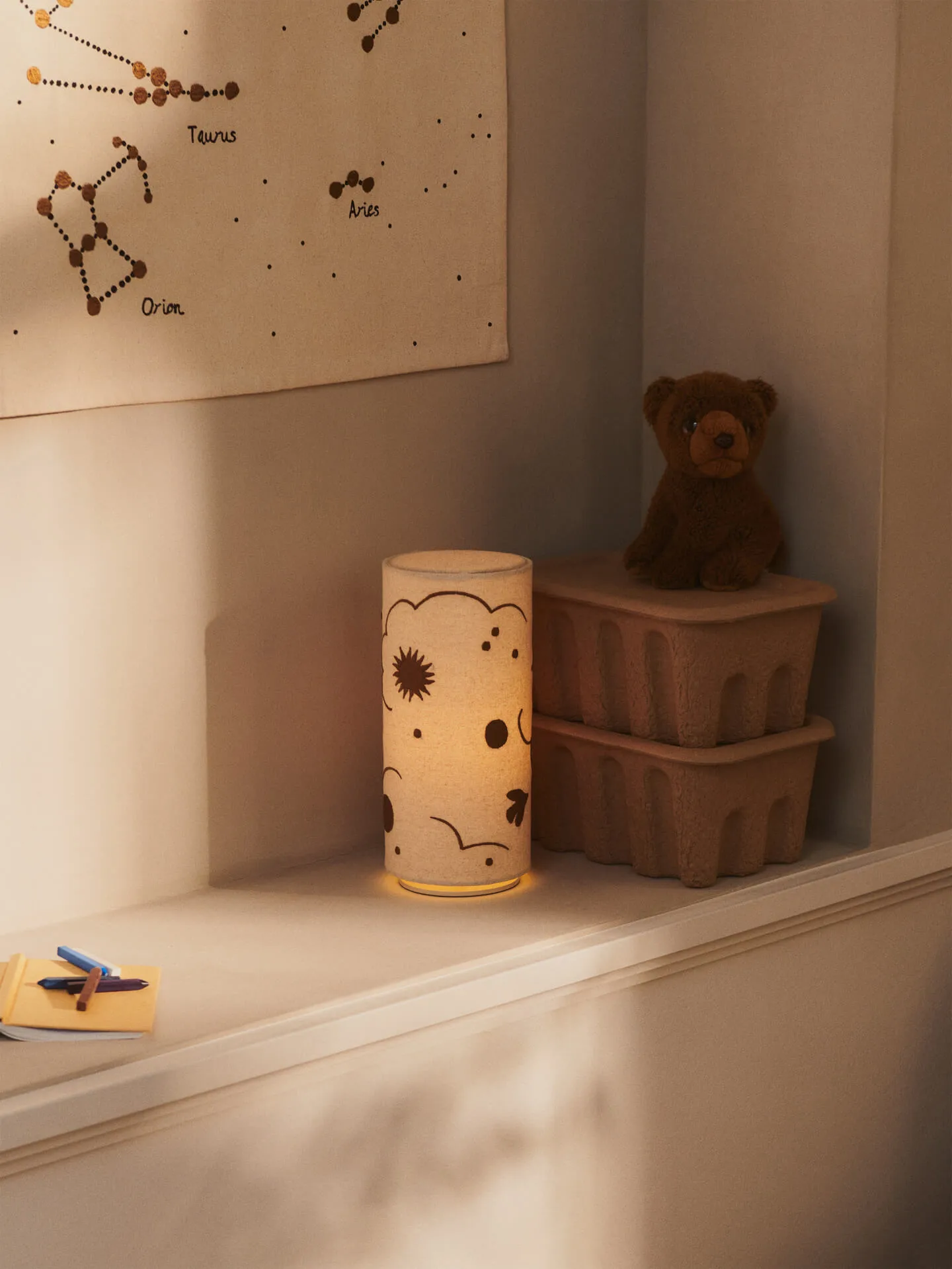 Skye tafellamp, Naturel-brons Ferm Living