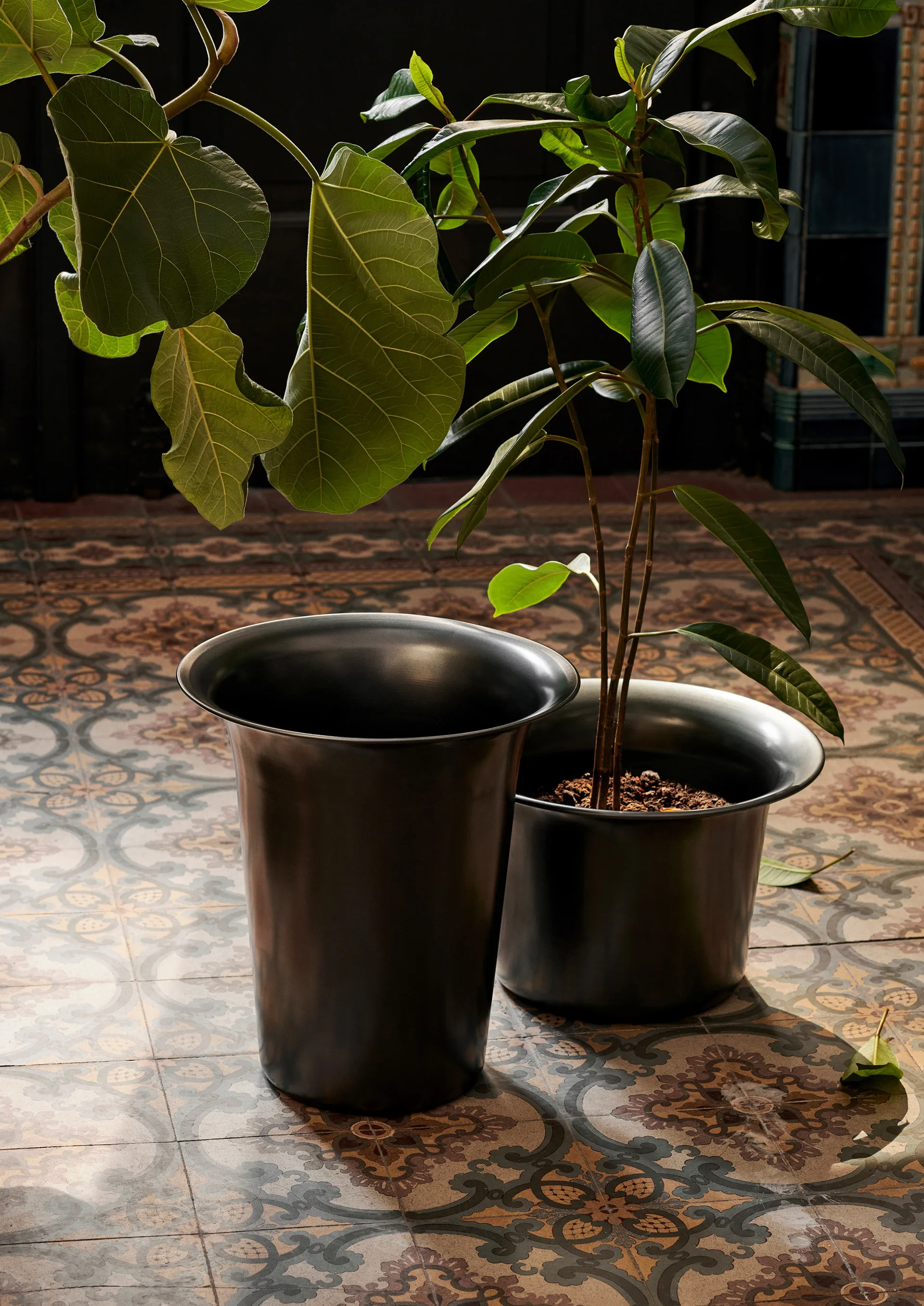 Spun alu mand hoog Ø35 cm, Blackened Aluminium Ferm Living