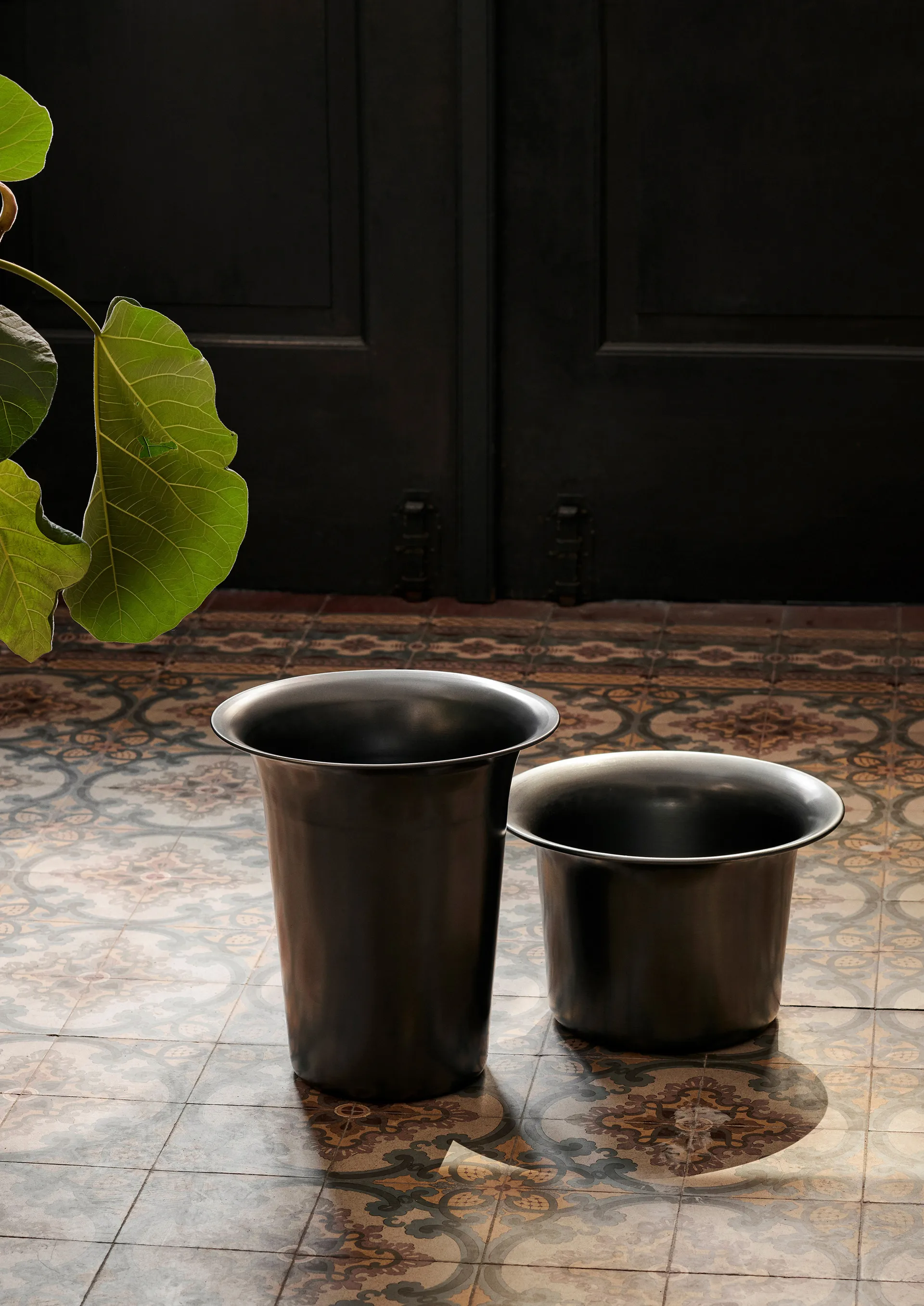 Spun alu mand hoog Ø35 cm, Blackened Aluminium Ferm Living