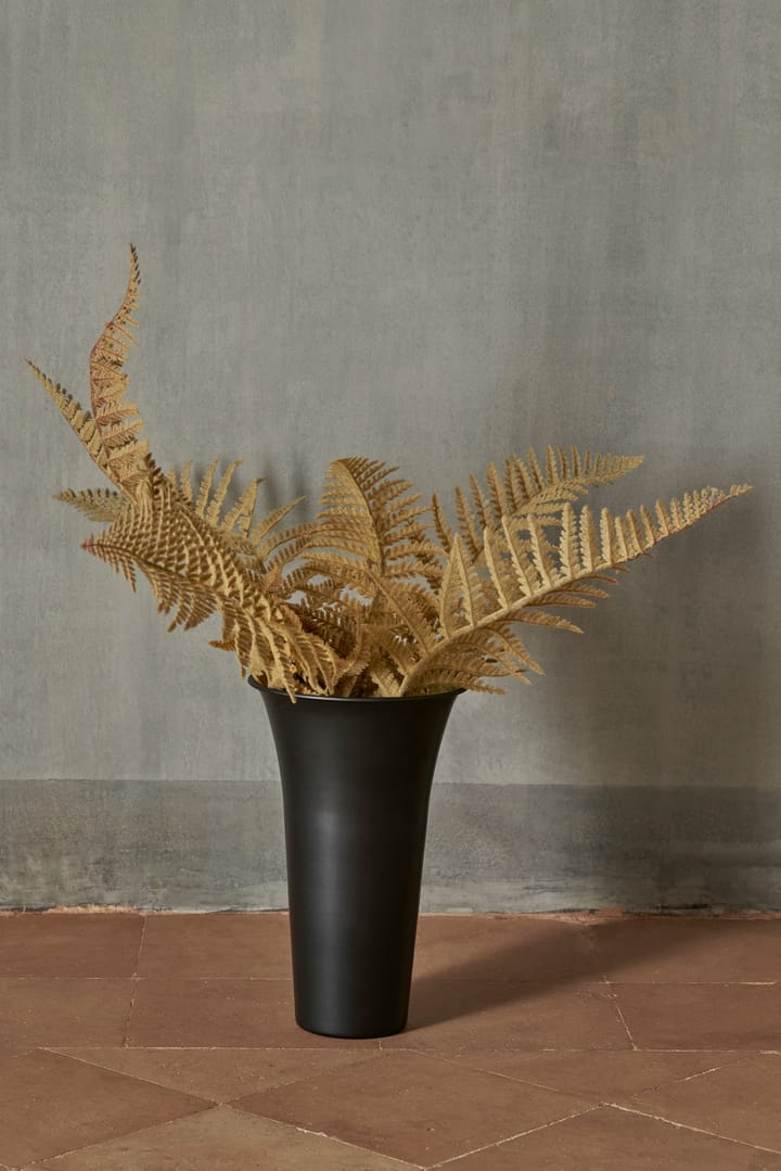 Spun Alu vaas Ø21,3x41,9 cm, Blackened aluminium Ferm Living