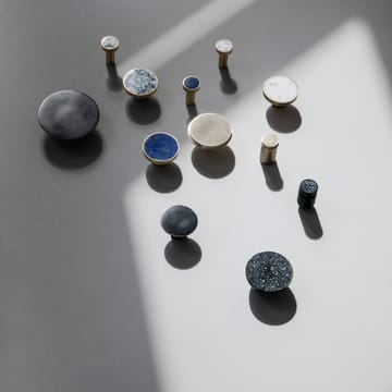 Stone haak groot - wit marmer-messing - Ferm Living