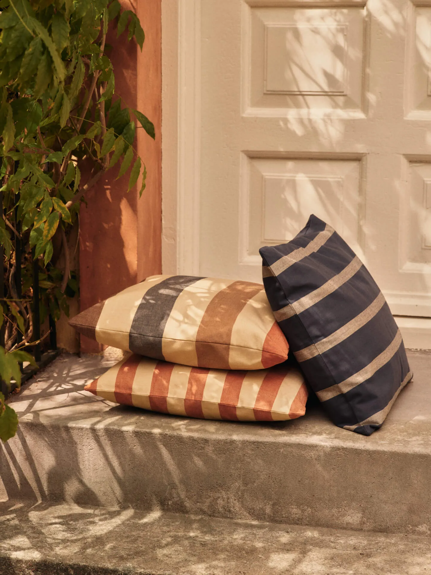 Strand outdoor kussenhoes 50x50 cm, Cashmere-mocha-indigo Ferm Living