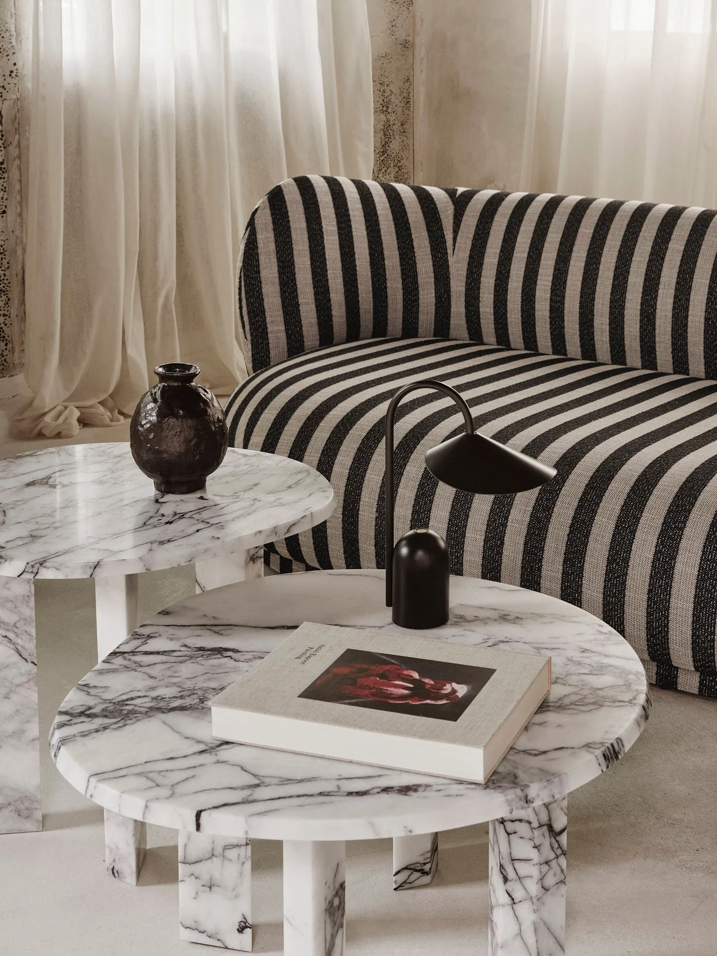 Taula salontafel Ø67x35 cm, White-charcoal Ferm Living