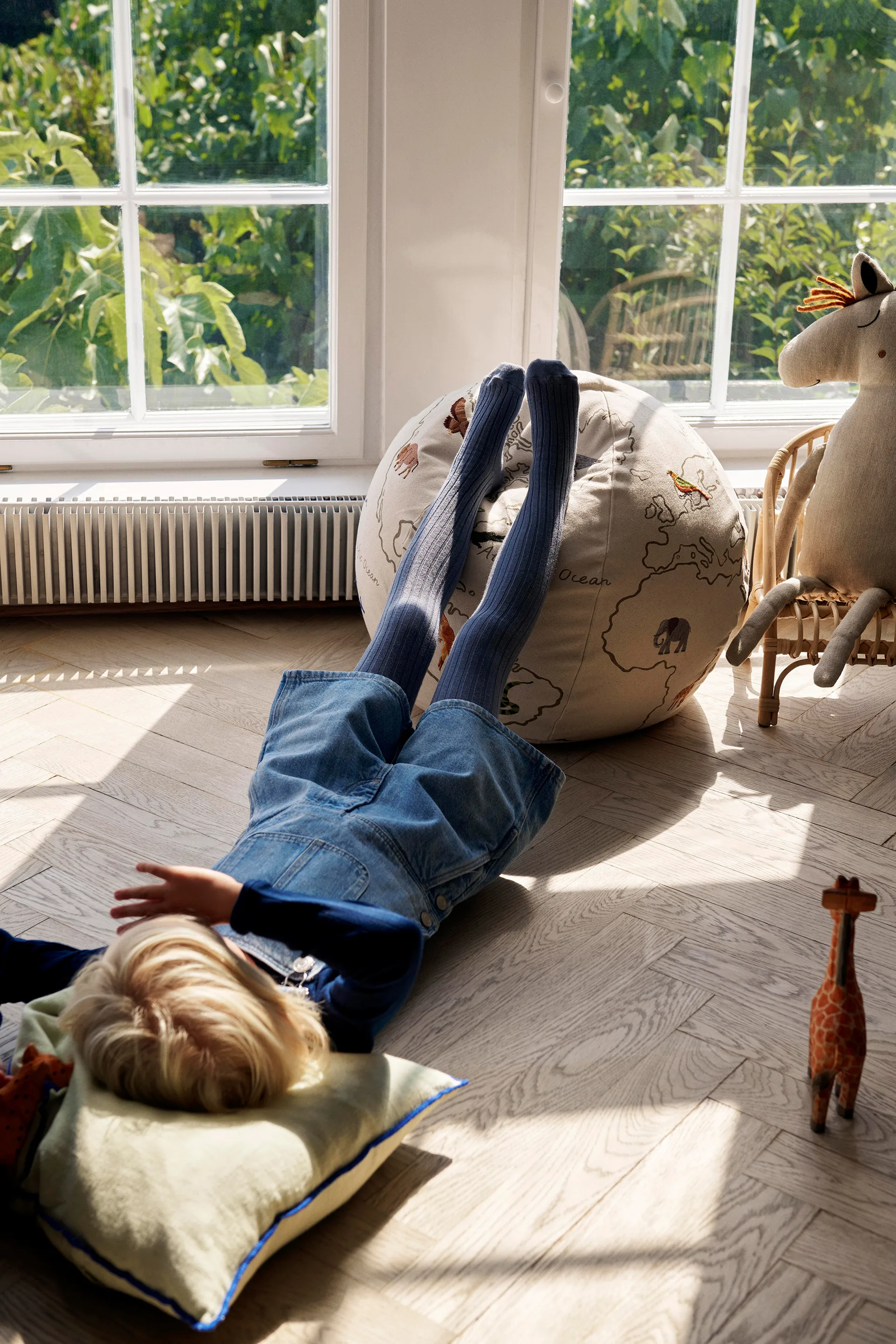 The world zitpoef, Offwhite Ferm Living