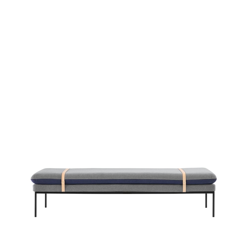 ferm LIVING Turn Daybed stof wool blue/light grey, zwart onderstel