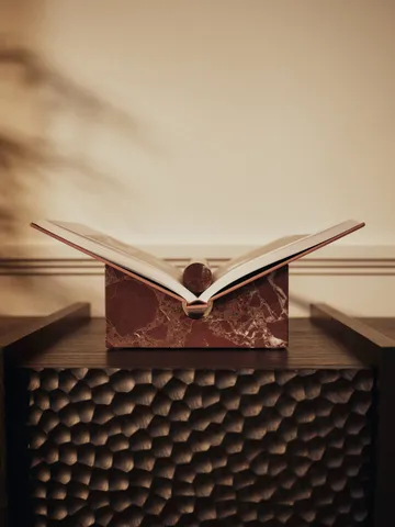 Tvara boekenstandaard - Rosso Levanto, 22x22 cm - Ferm Living