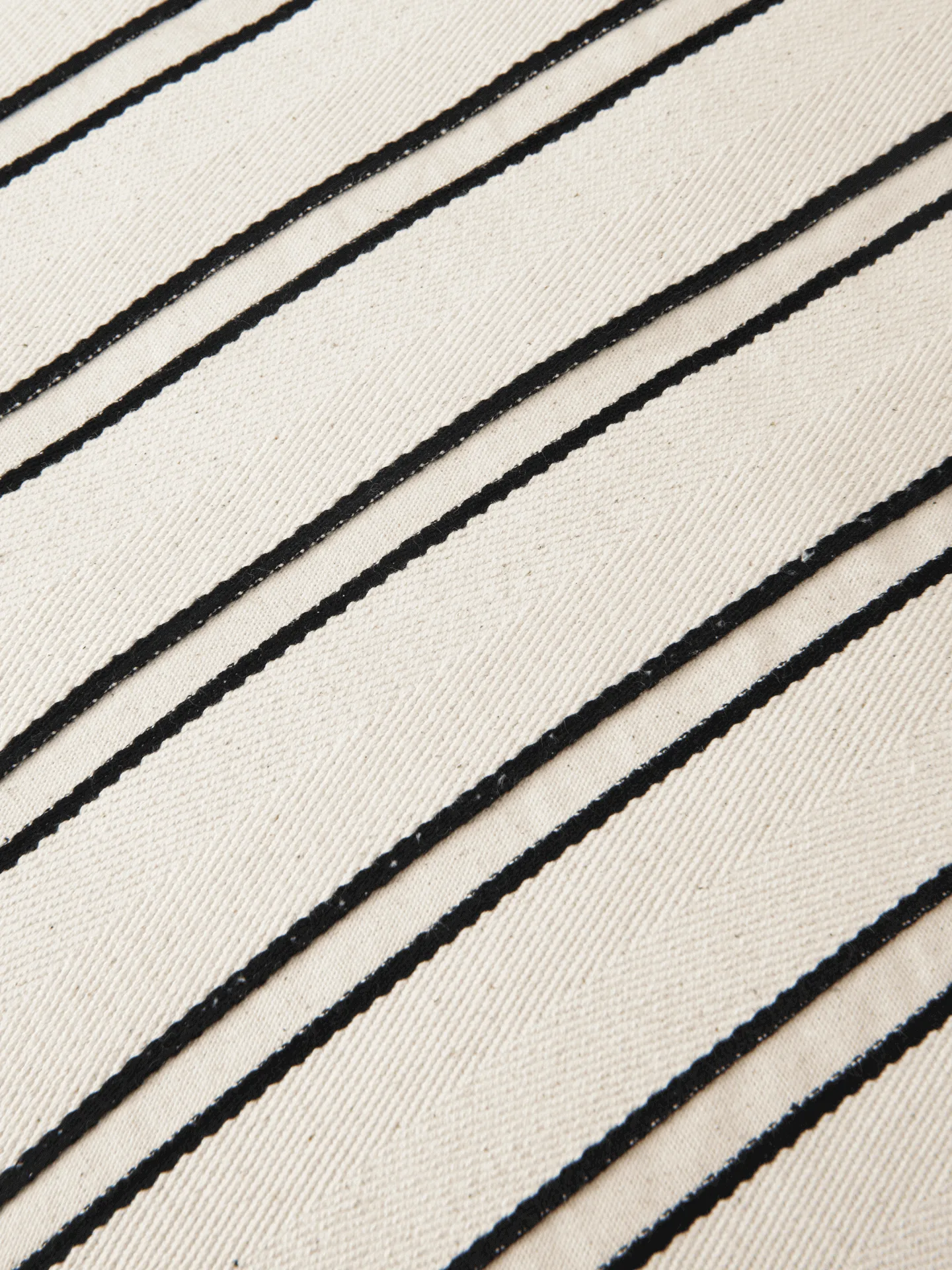 Twill kussenhoes 40x60 cm, Off-white-black Ferm Living