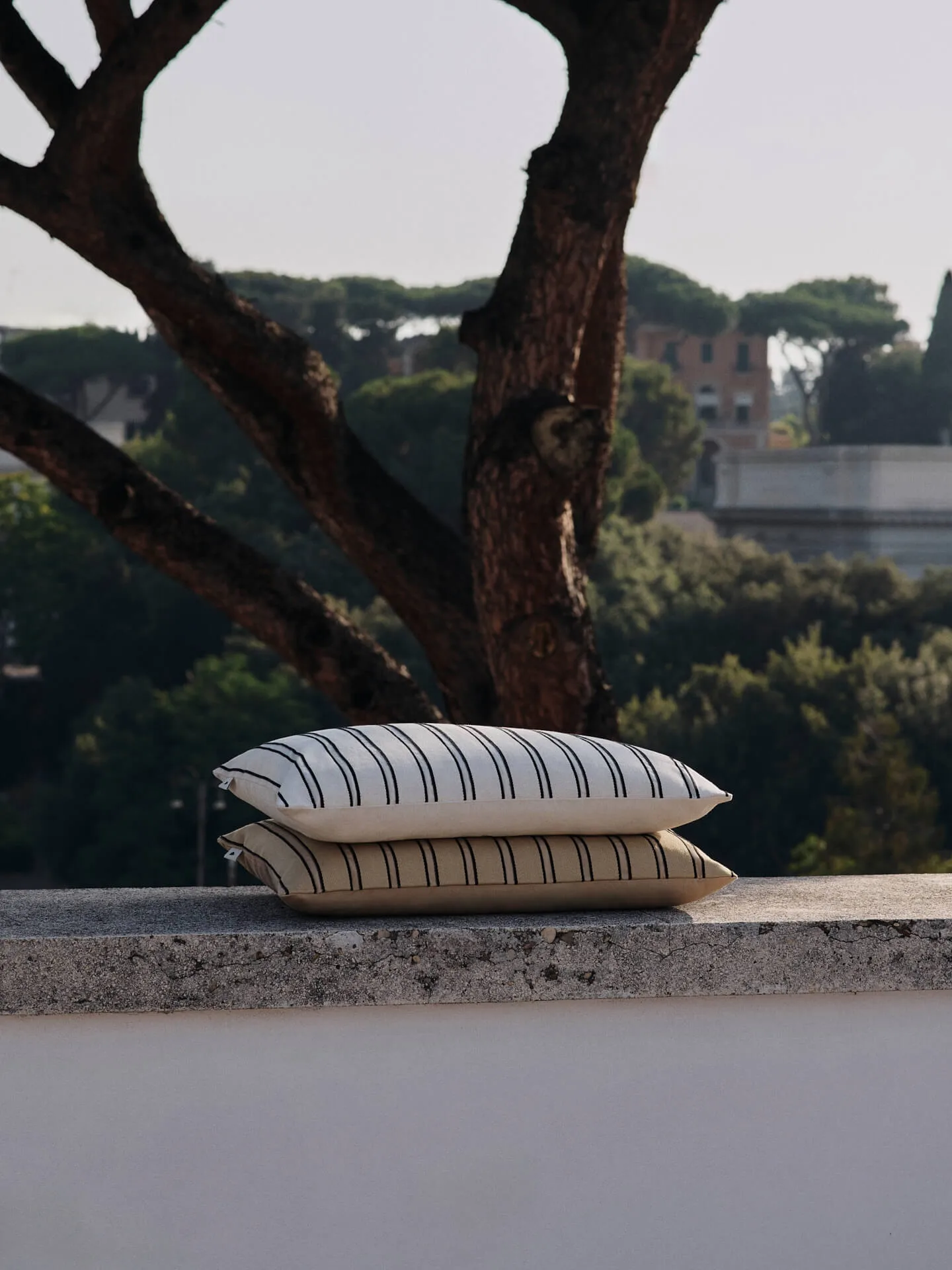 Twill kussenhoes 40x60 cm, Off-white-black Ferm Living