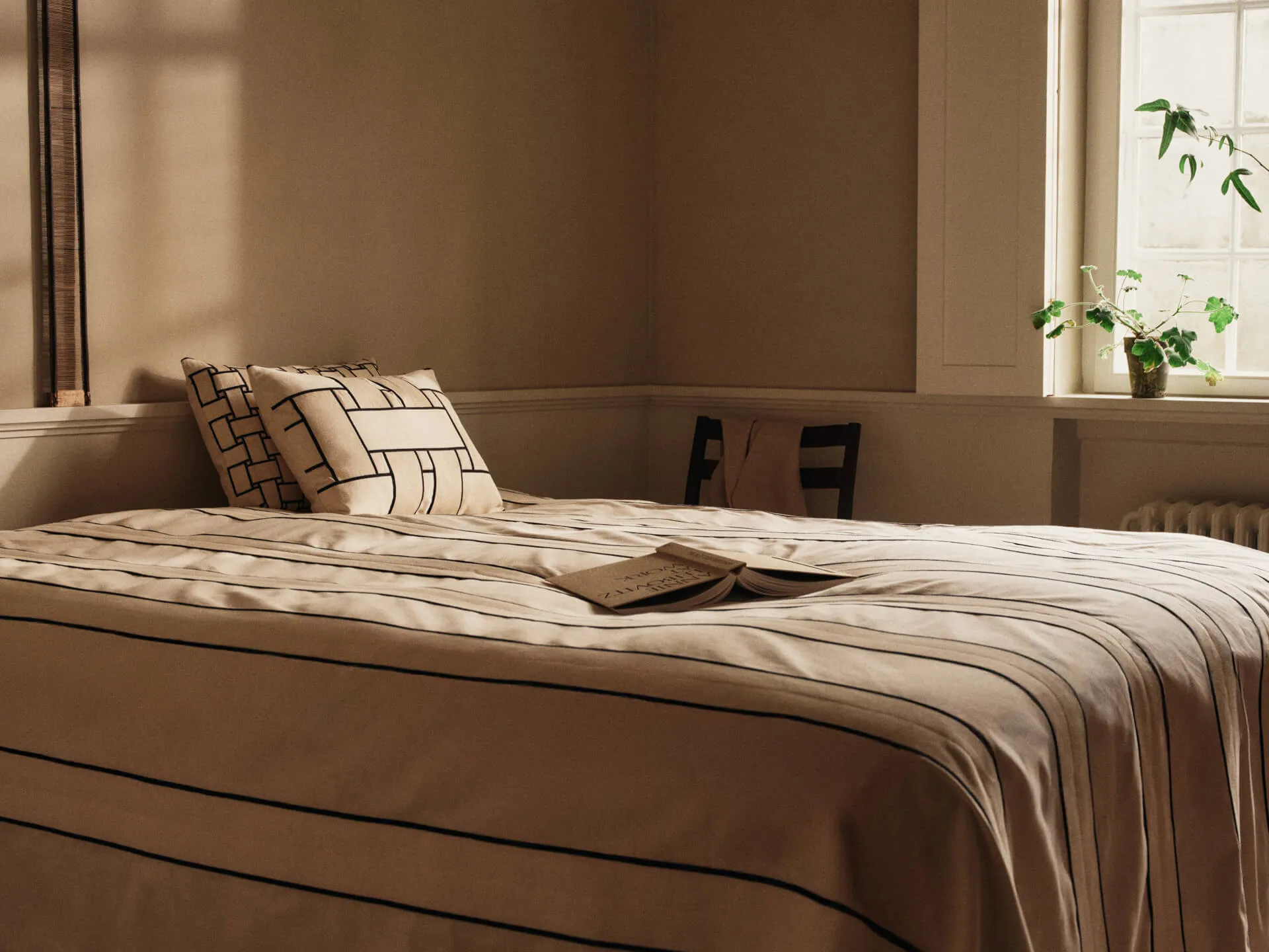 Twill sprei, Off-white-zwart, 230x260 cm Ferm Living