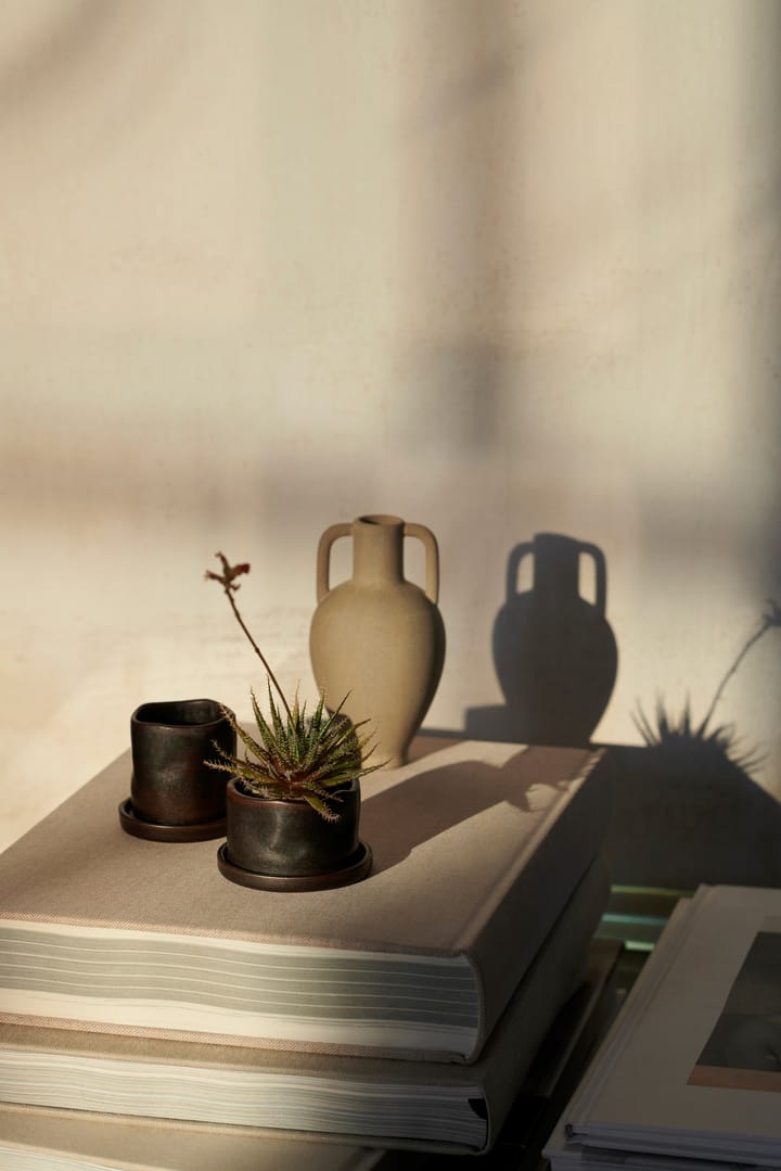 Uneru Mini bloempot met schotel 2-delig - Black - ferm LIVING