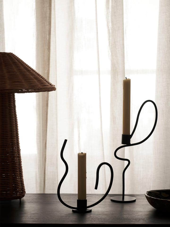 Valse kandelaar low, Zwart Ferm Living