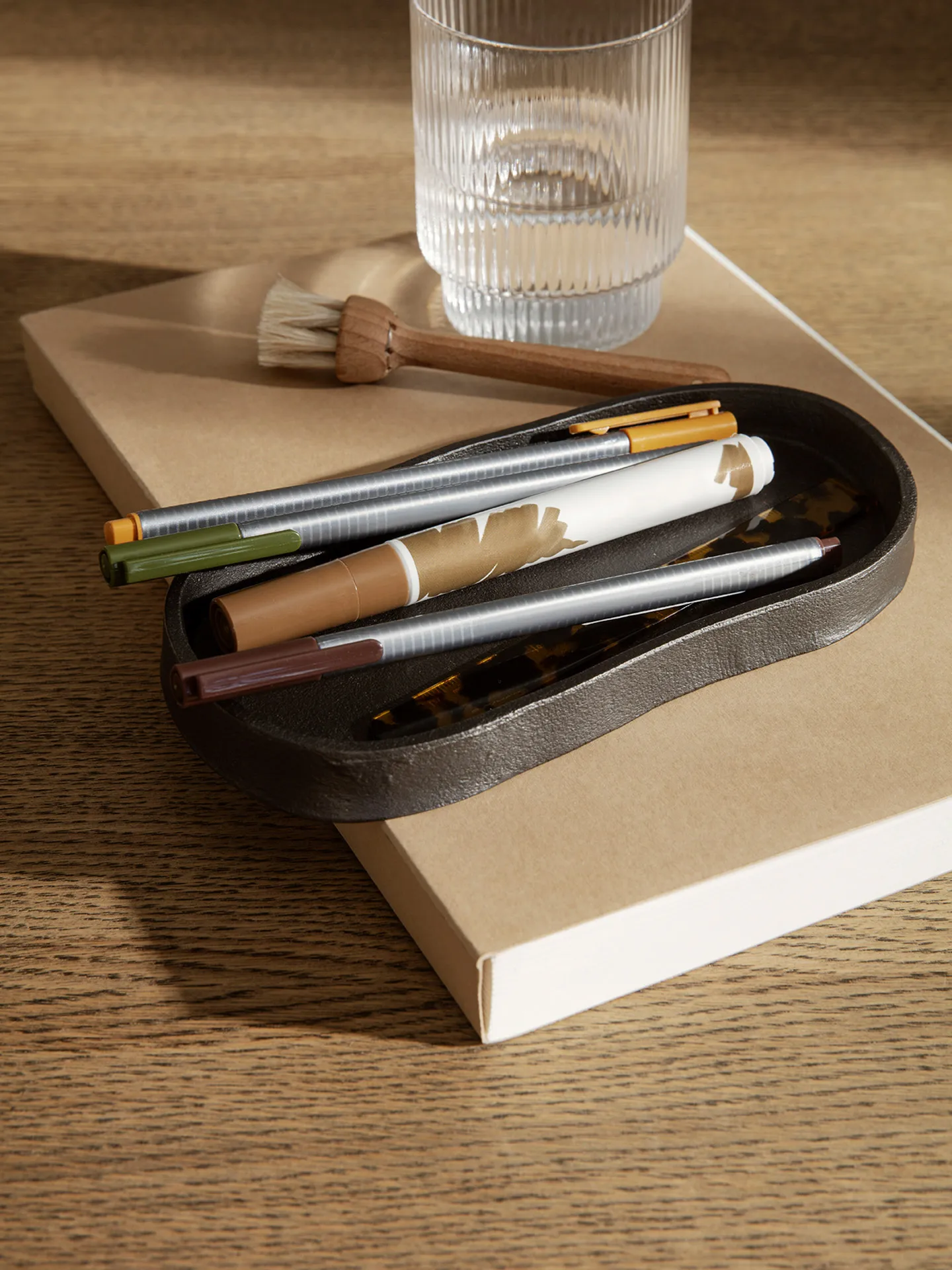 Yama dienblad ovaal 9,5x19 cm, Zwart aluminium Ferm Living