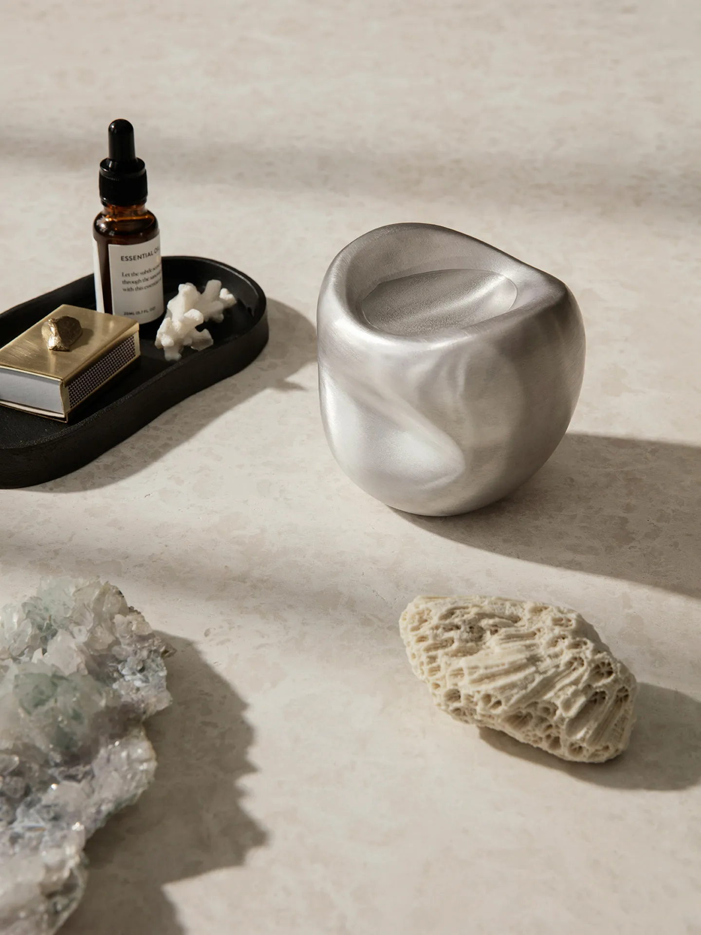 Yama dienblad ovaal 9,5x19 cm, Zwart aluminium Ferm Living