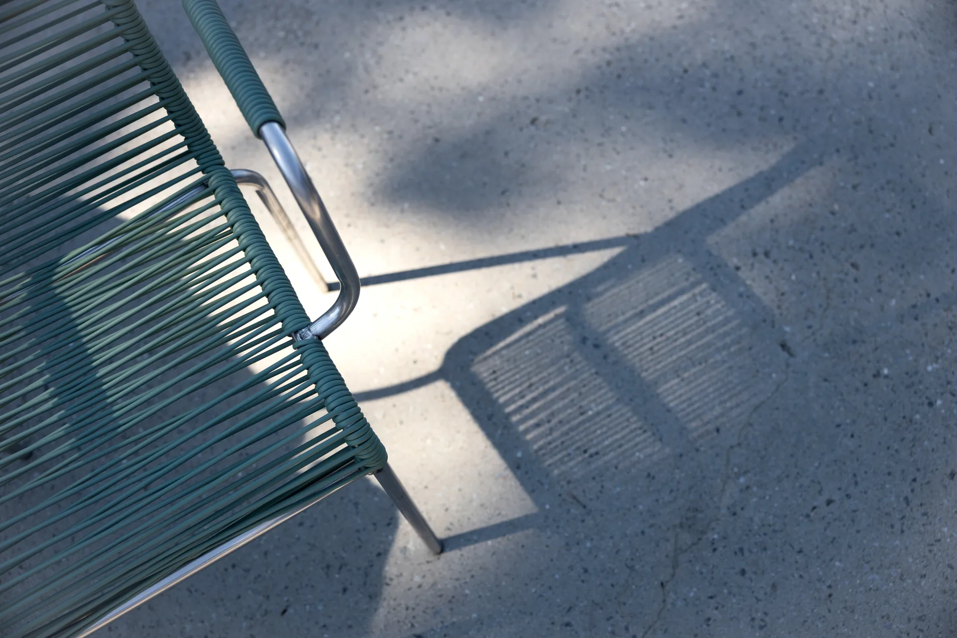 Mya armstoel aluminium, Sage green Fiam