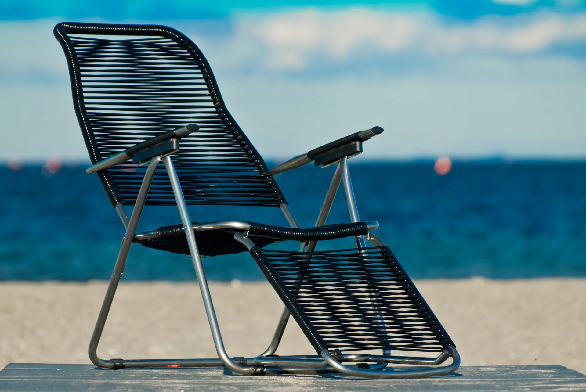 Spaghetti ligstoel met voetensteun, Zwart Fiam