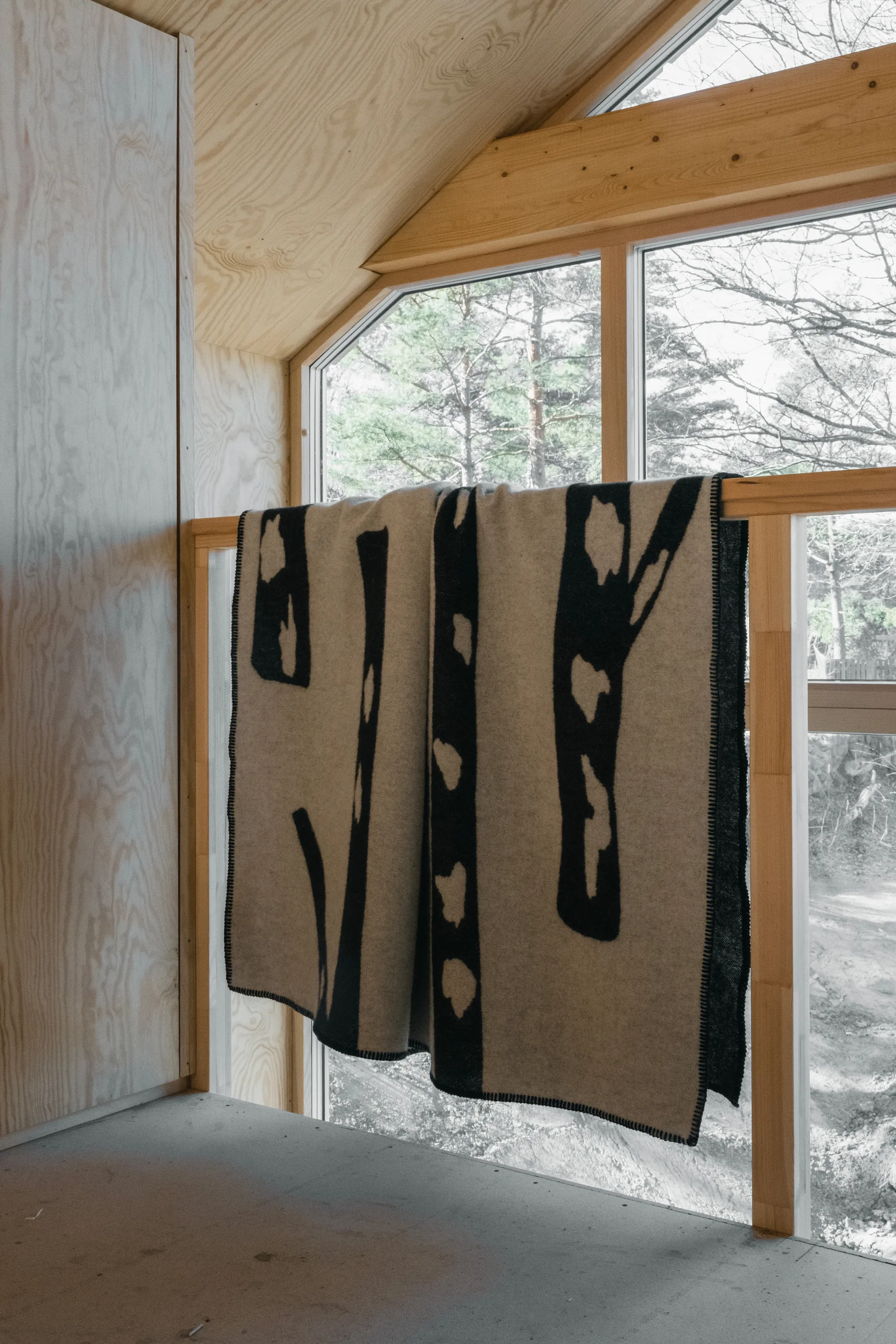 Berken fleece 130x180 cm, Black-white Fine Little Day