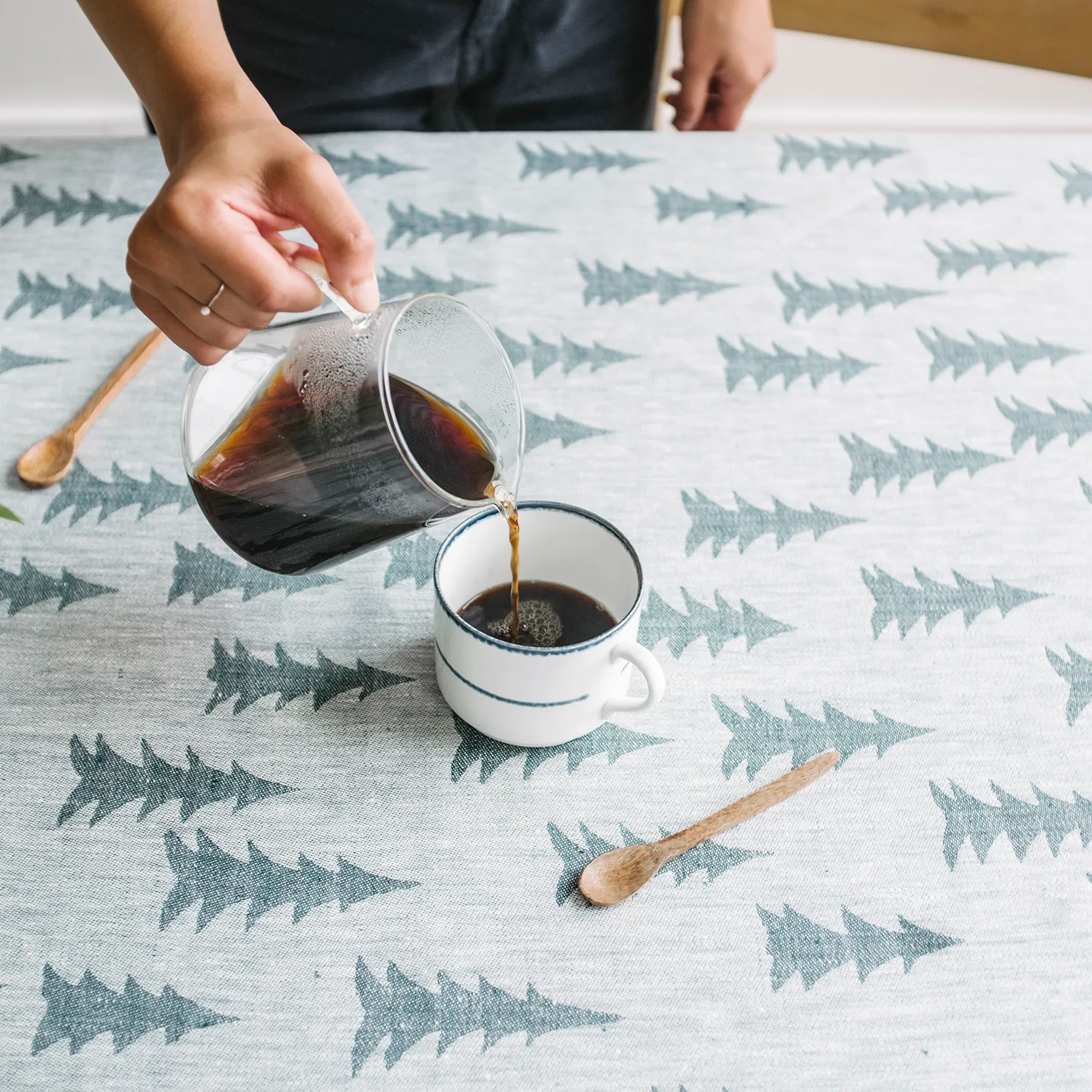 Gran jacquardgeweven tafelkleed 147x250 cm, Groen-grijs Fine Little Day