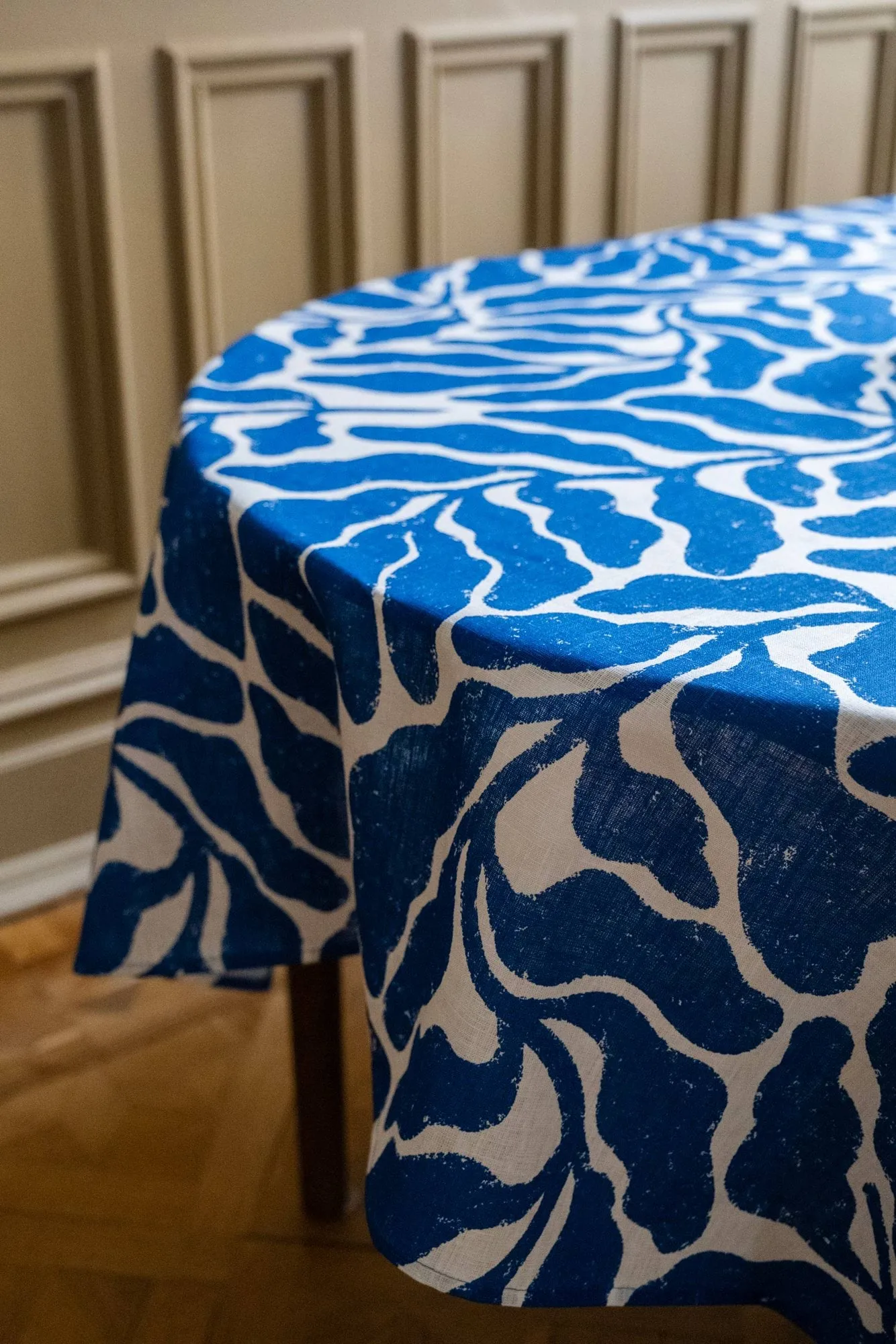 Leaves tafelkleed, Wit-blauw, 147x250 cm Fine Little Day