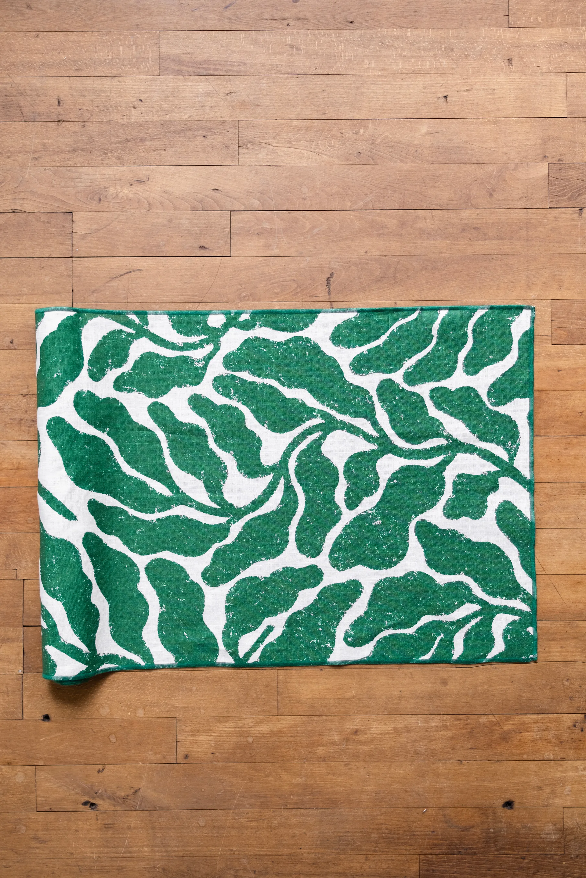 Leaves tafelloper, Green, 45x180 cm Fine Little Day