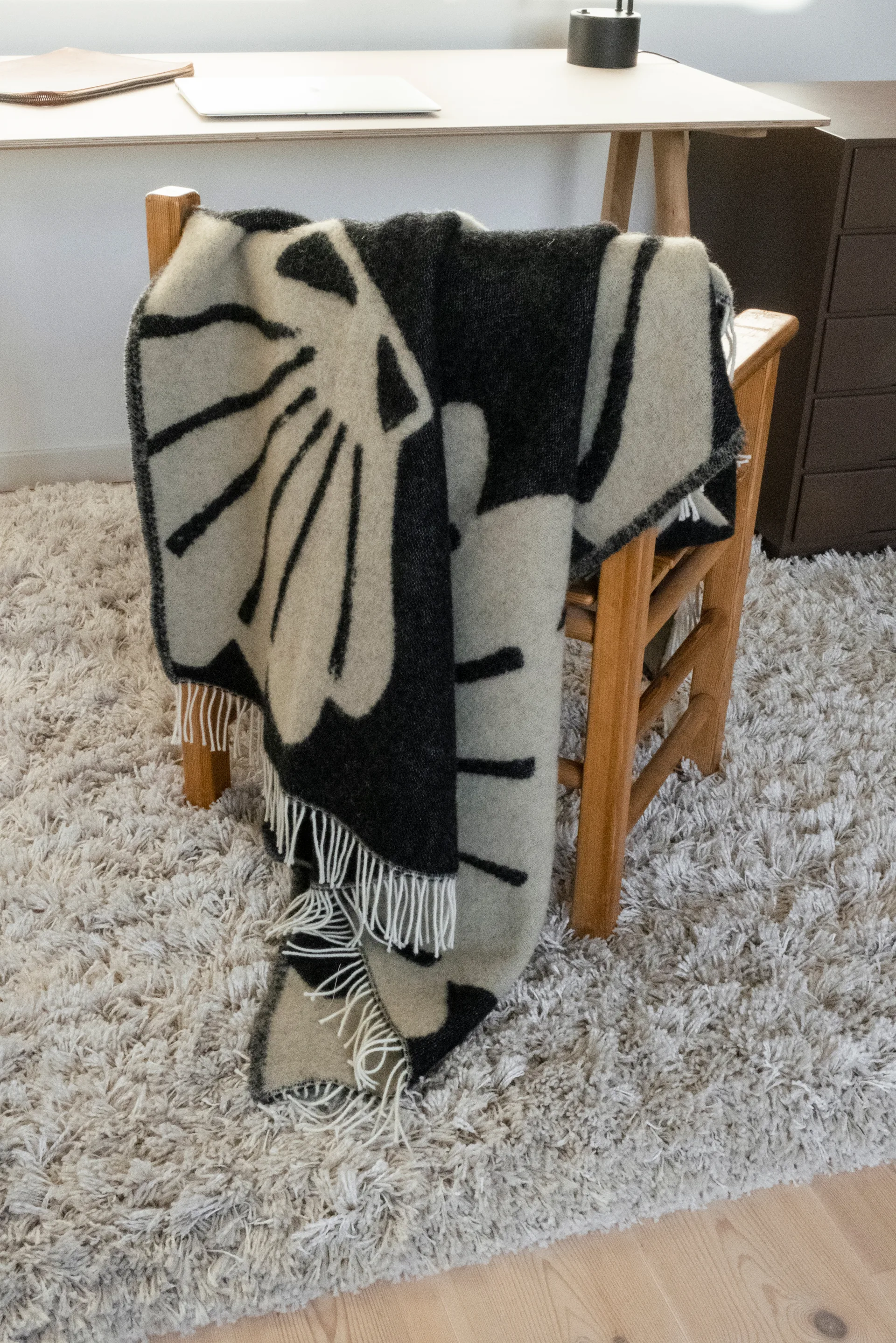 Schelp plaid 130x190 cm, Coal-Beige Fine Little Day