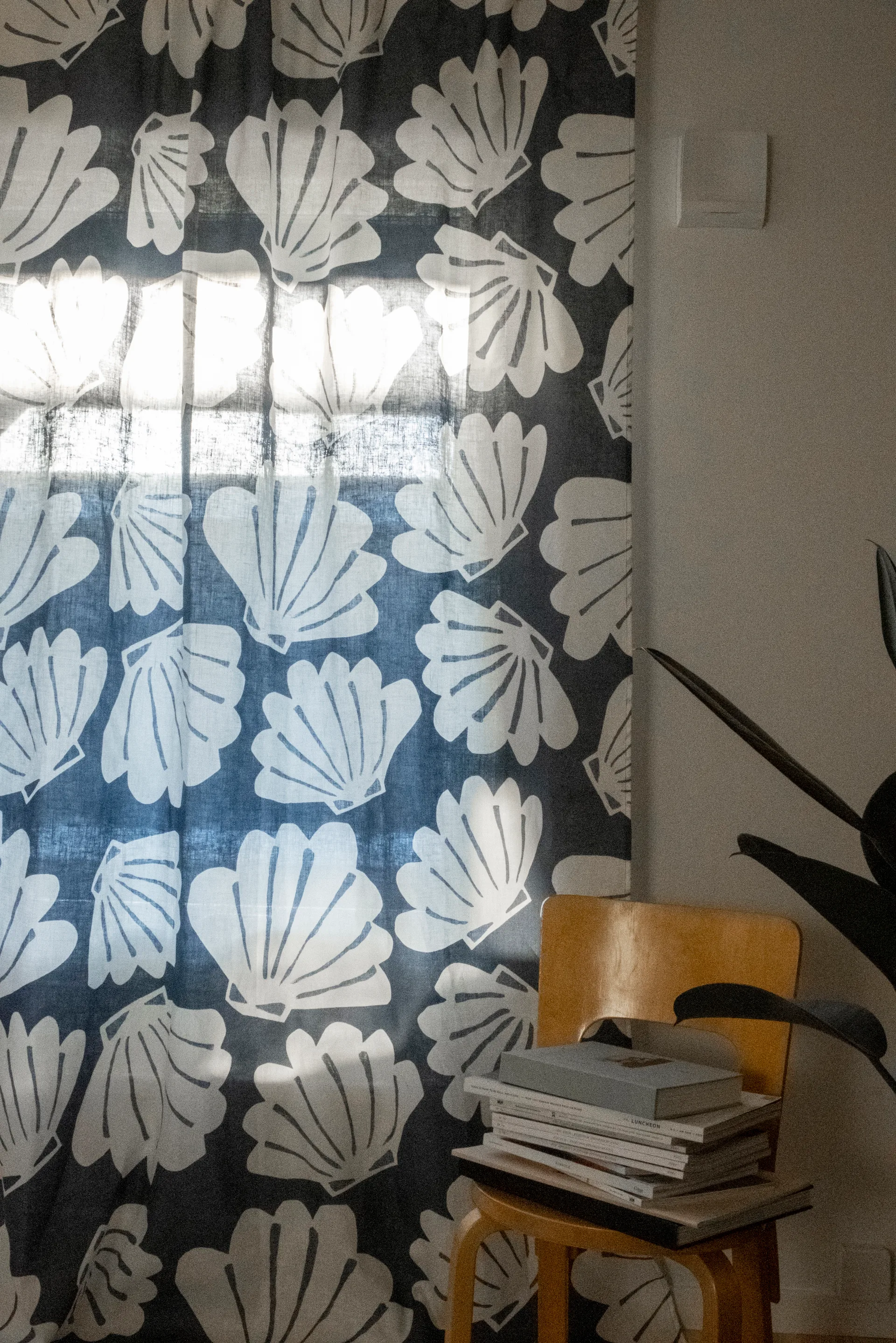 Snäcka gordijn 145x250, Blauw Fine Little Day