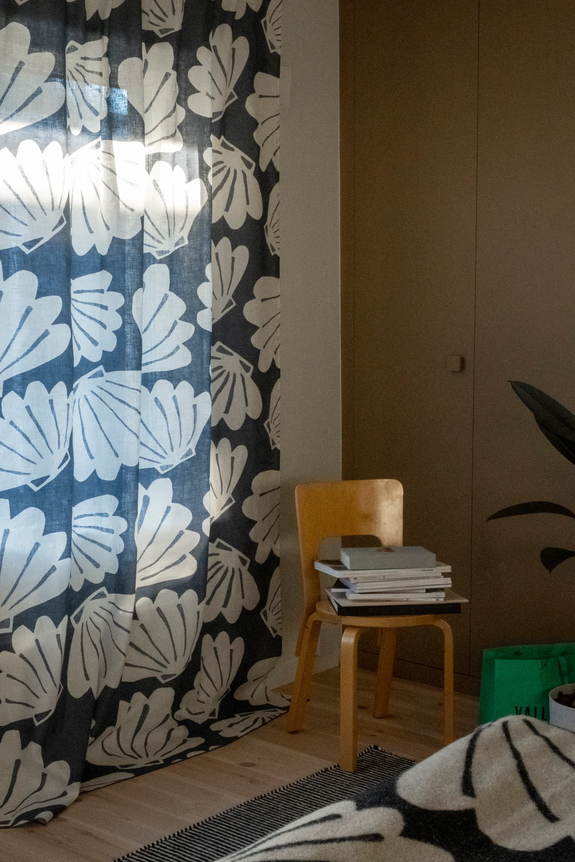 Snäcka gordijn 145x250, Blauw Fine Little Day