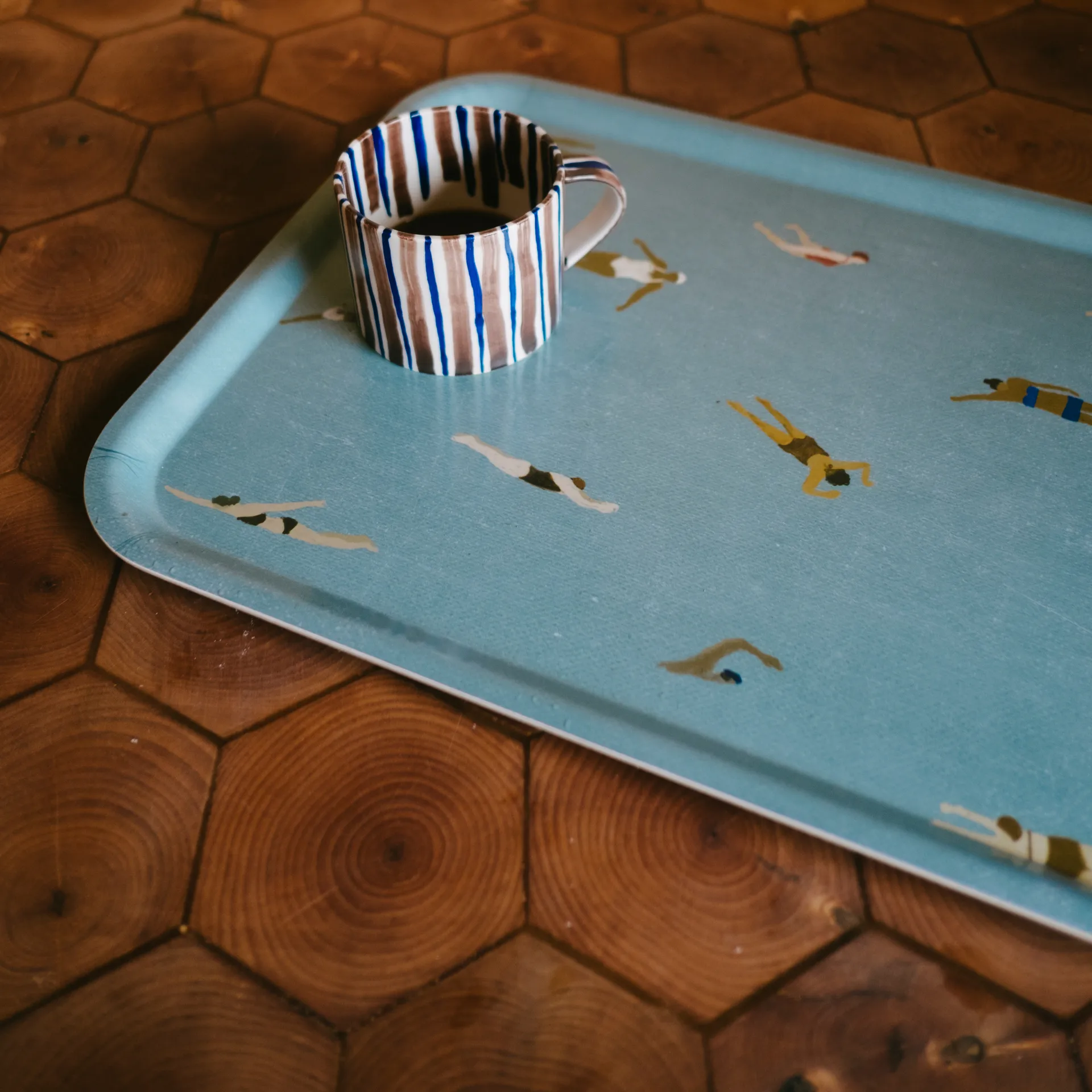 Swimmers dienblad 33x43 cm, Blauw Fine Little Day