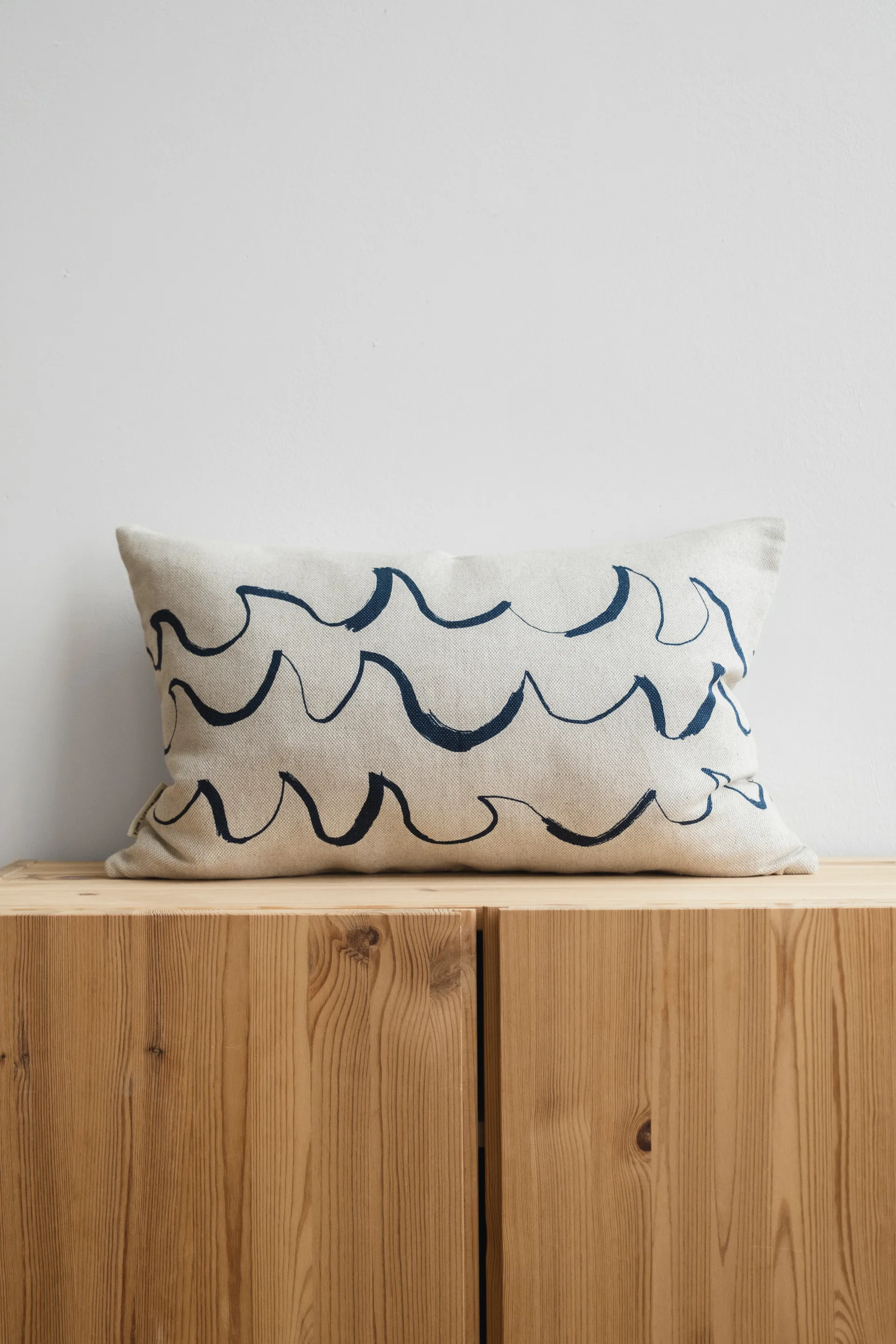 Wave kussenhoes 38x58 cm, Blauw Fine Little Day