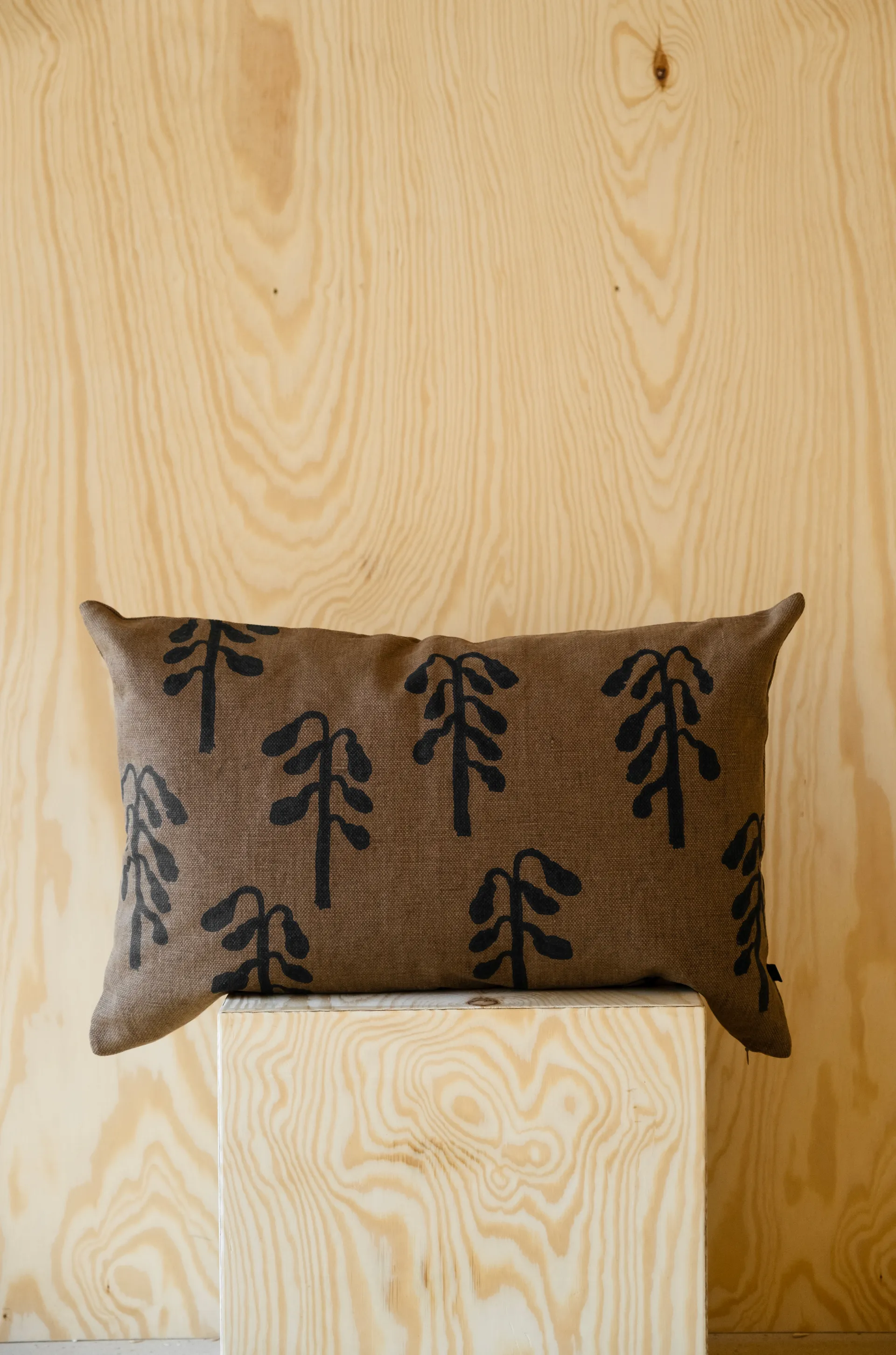 Weeping birch kussensloop 38x58 cm, Brown Fine Little Day