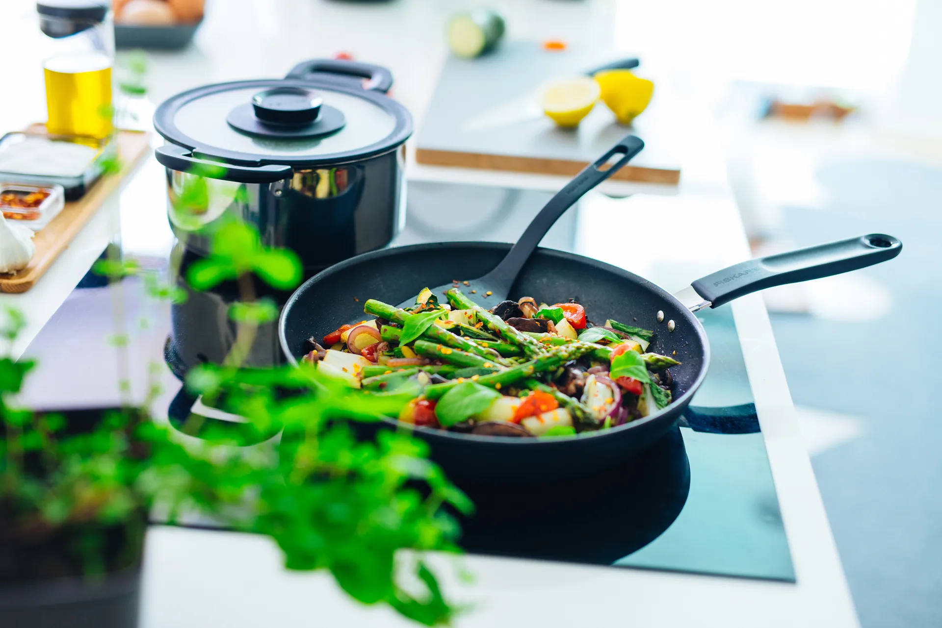 Functional Form bakspatel 28 cm, Zwart Fiskars