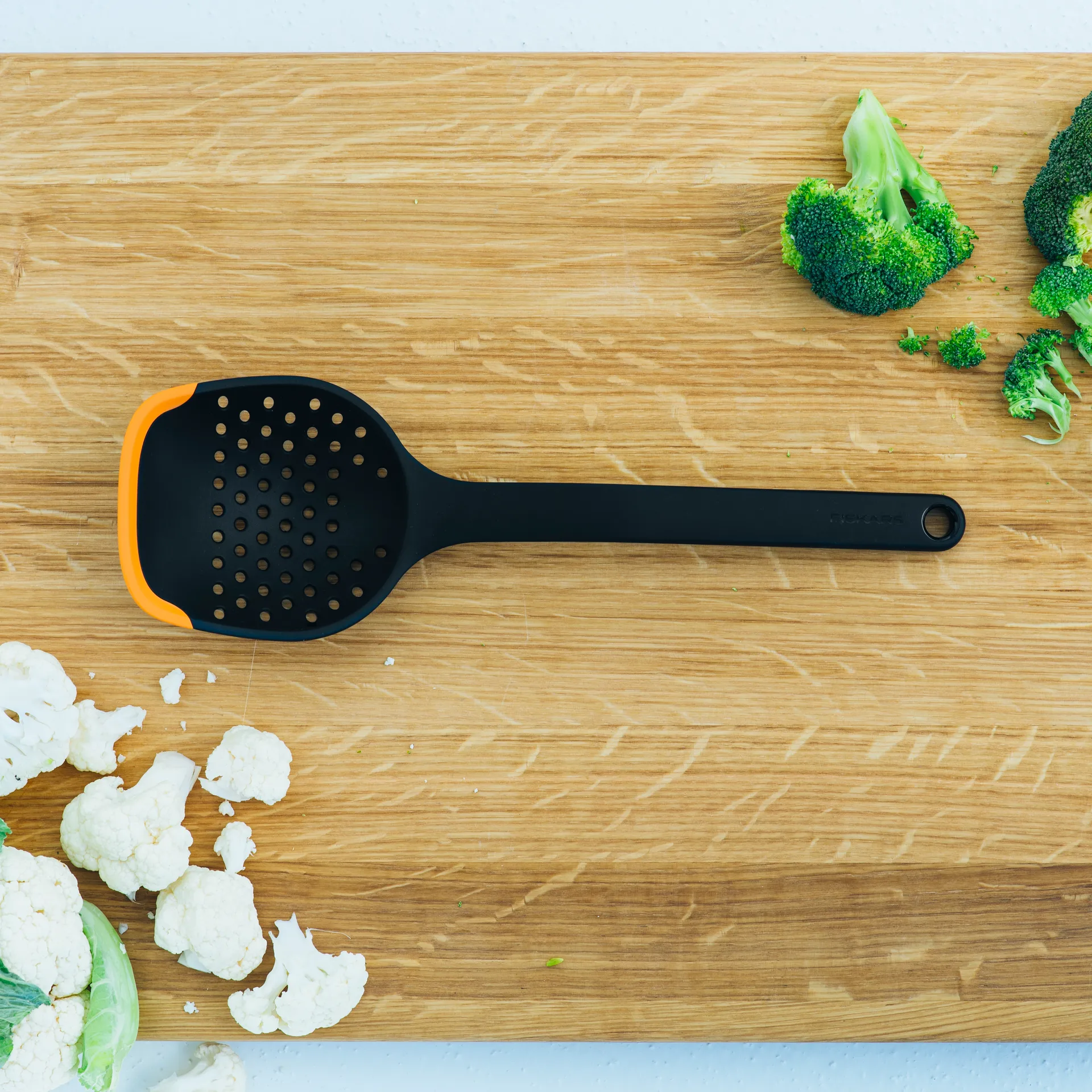 Functional Form lepel met gat 29,6 cm, Zwart Fiskars