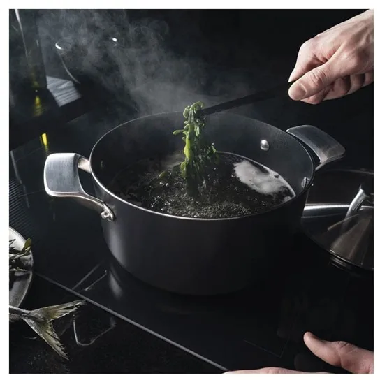 Taiten braadpan met deksel 3,5 l, Zwart Fiskars